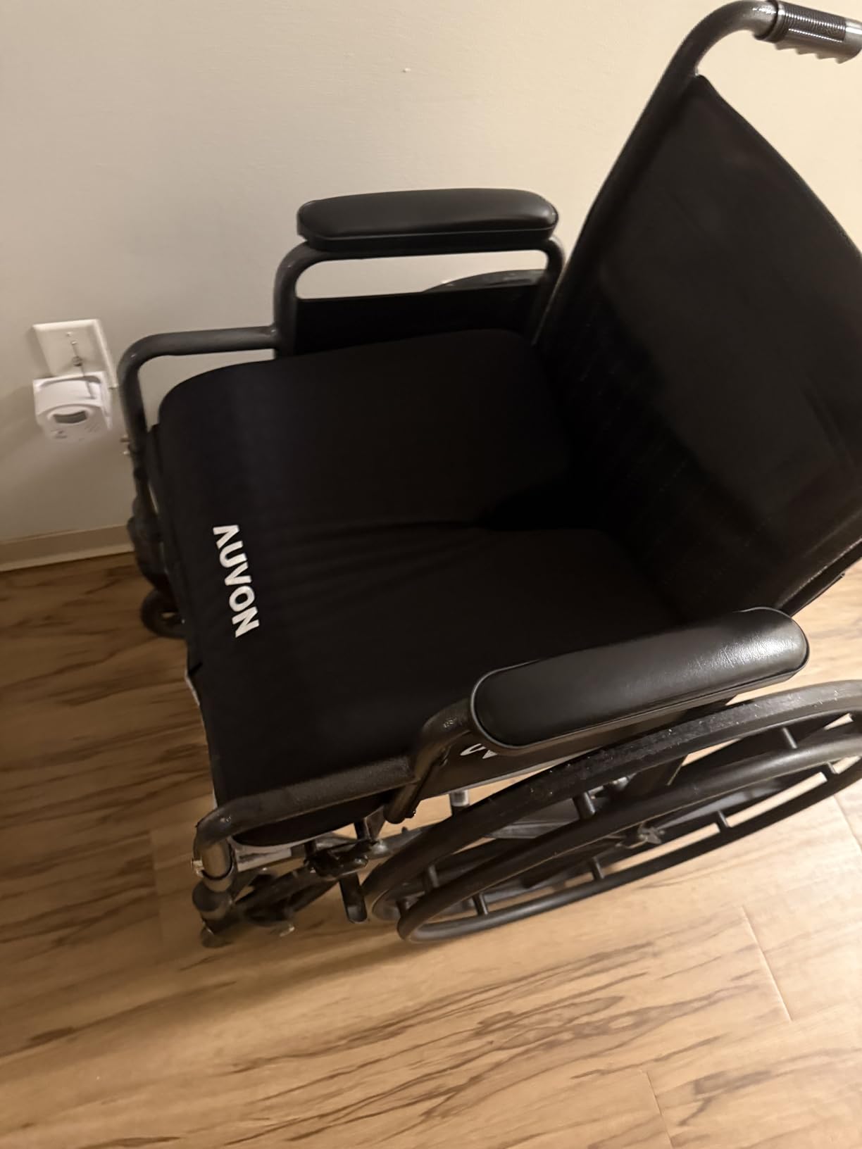 AUVON Gel Wheelchair Seat Cushion, Relieve Sciatica, Back, Coccyx, Pressure Sore and Ulcer Pain, Refreshing Ergonomic Chair Cushion with Waterproof Silk Fabric, Anti-Slip Cover customer photo 2