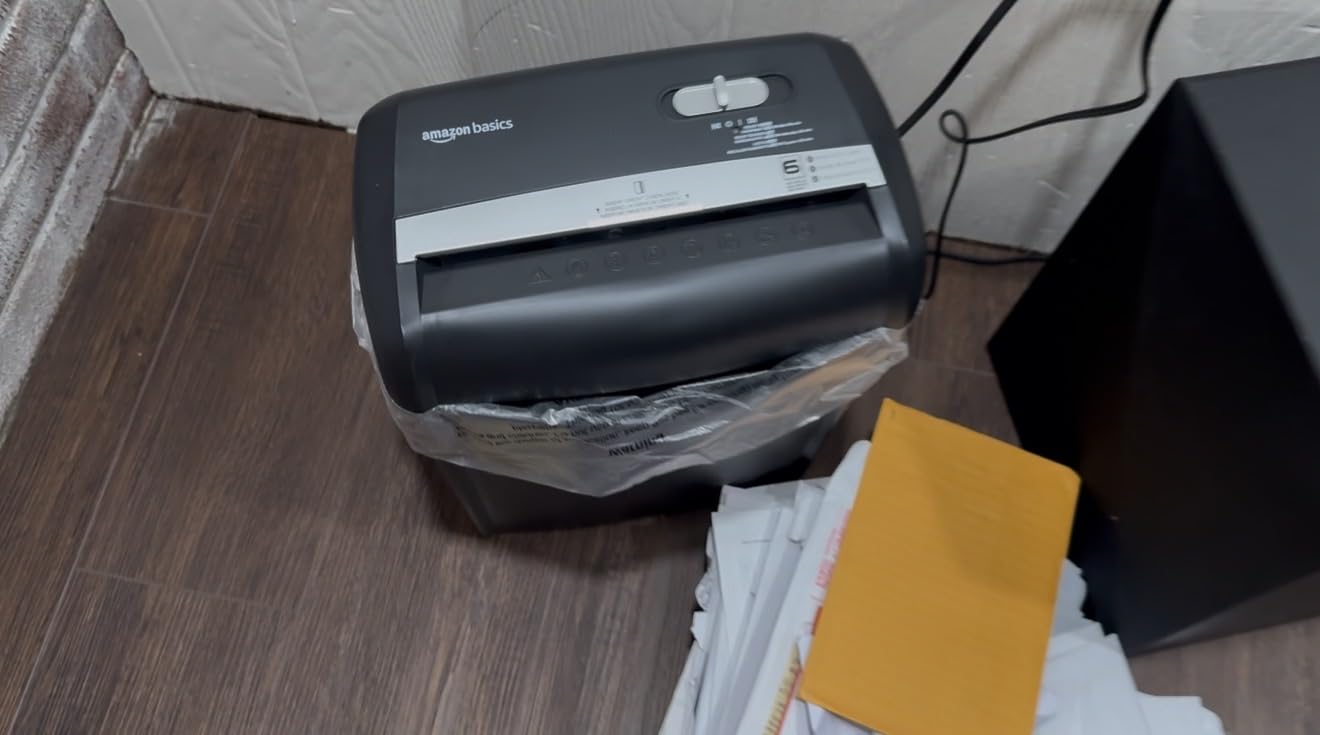 Amazon Basics 8-Sheet High Security Cross Cut Paper and Credit Card Shredder with P-4 Security, Auto Shut-off, Black customer photo 1