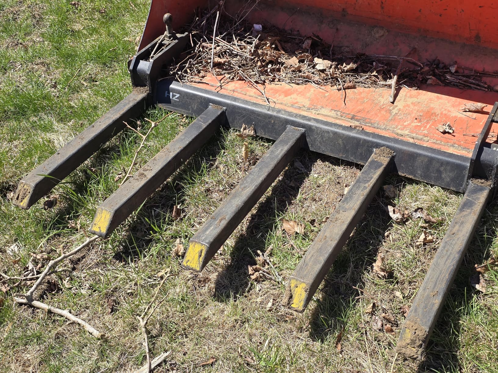 YITAMOTOR Clamp on Debris Forks Fits 48'' Bucket, 2500 lbs Heavy Duty Quick Attach Pallet Forks for Tractor Loader Skid Steer customer photo 2