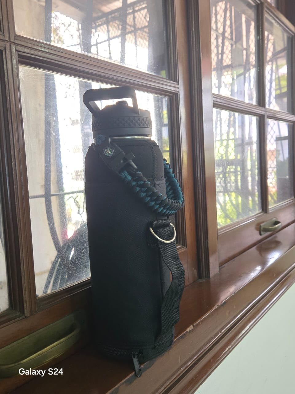 RAYMYLO Insulated Water Bottle 40 oz, Triple Wall Vacuum Stainless Steel (Cold for 36Hrs, Hot for 18Hrs), Leak Proof & Non-BPA, Modern Water Flask Jug with Paracord Handle & Straw Spout Lids customer photo 1