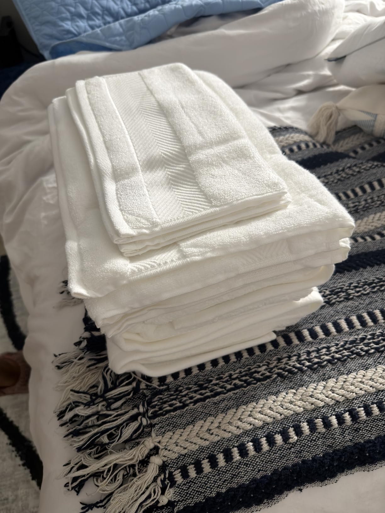 Alusa Home Ultra Soft & Plush Viscose from Bamboo Bath Towels - 700 GSM Luxury Bath Towels - 6 Piece Set - Super Absorbent & Quick Drying (White) customer photo 2