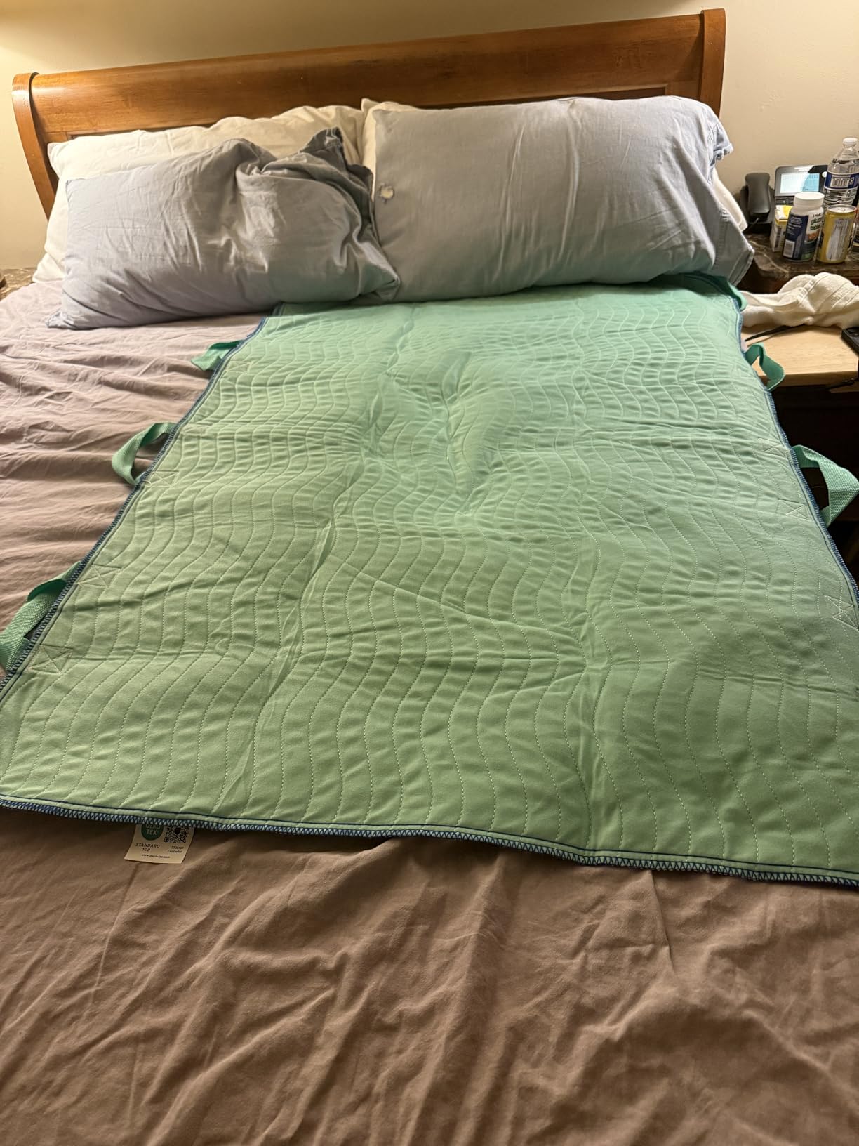 Improvia Positioning Bed Pad, with 8 Reinforced Handles, Quick-Drying, Washable, Waterproof, for Lifting, Turning, Transfering, Elderly and Incontinence Patients (Green, 34