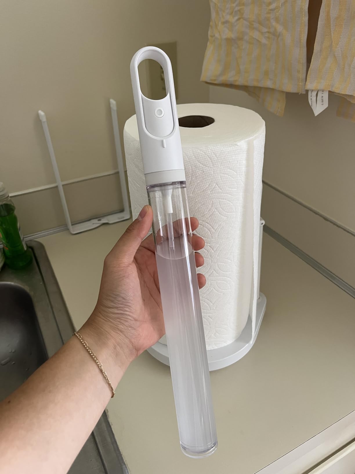 simplehuman Paper Towel Holder with Spray, All-in-One Countertop Paper Towel and Cleaner Dispenser, 6 oz Refillable Pump, One-Handed Tear, Weighted Base, Brushed Stainless Steel customer photo 1