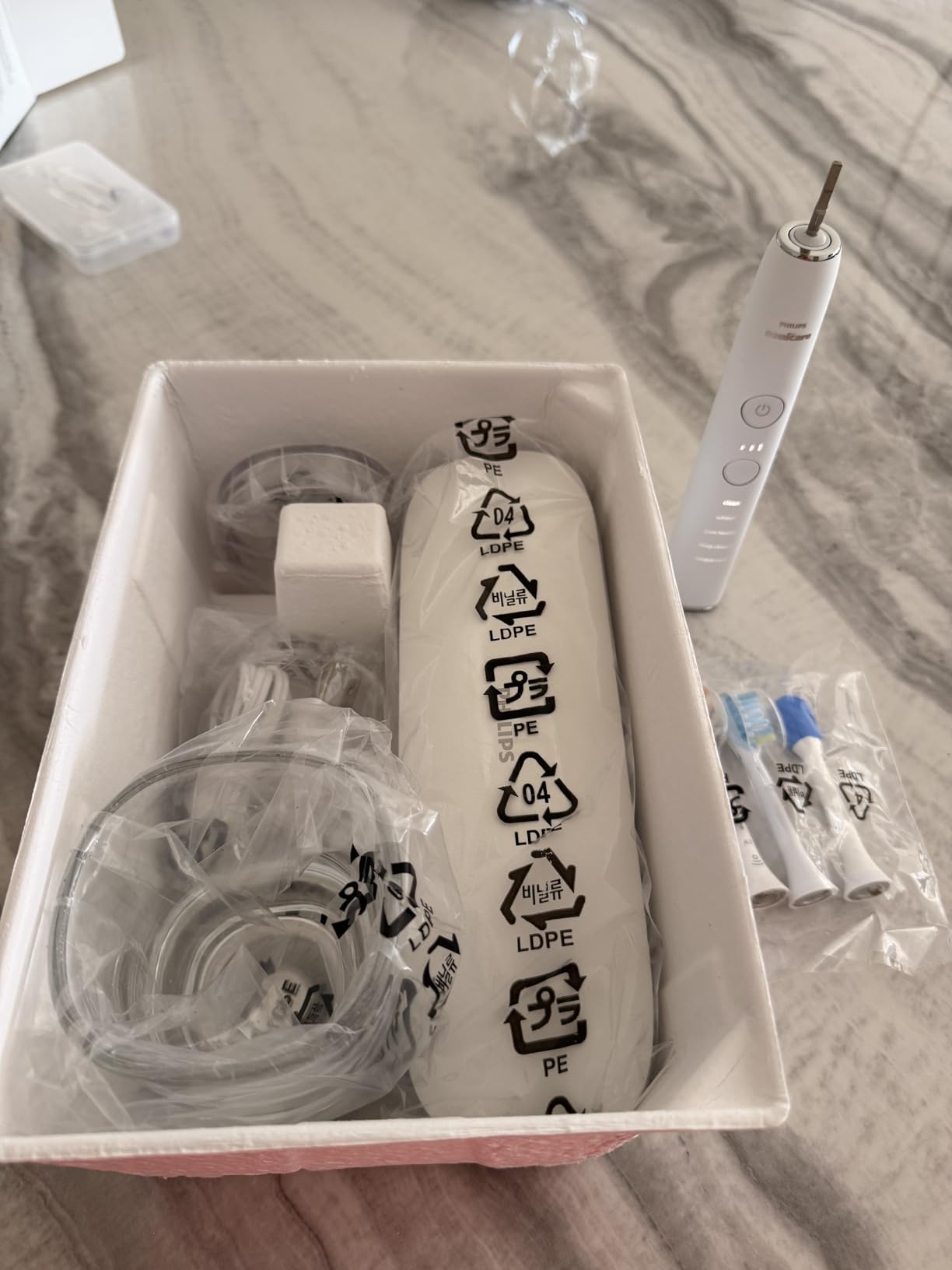 DiamondClean Smart 9500 Electric Toothbrush - Sonic Toothbrush with App, Pressure Sensor, 15 Brushing Settings, Replacement Reminder, USB Charging Travel Case, Black, Model HX9923/11 customer photo 1