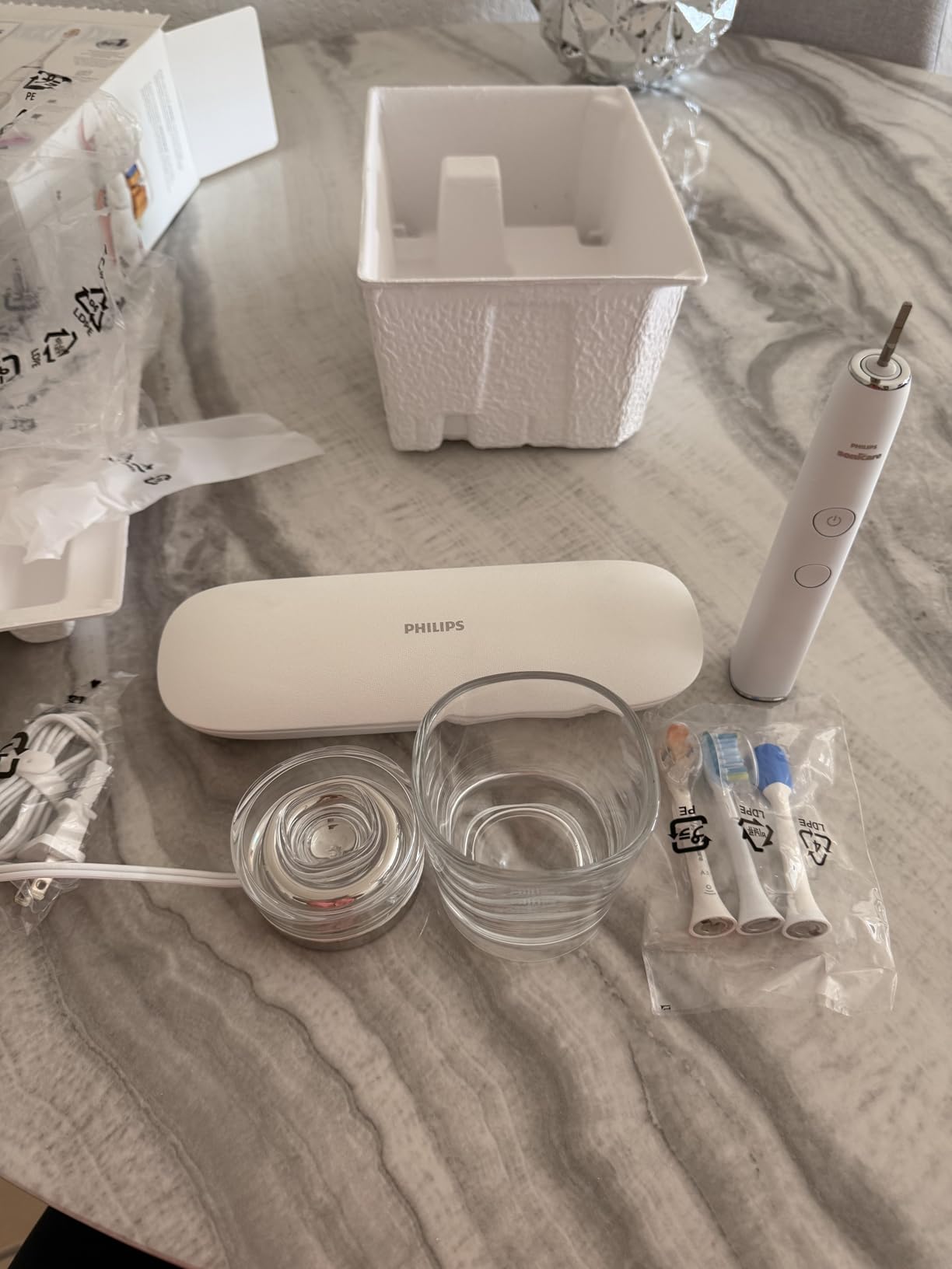 DiamondClean Smart 9500 Electric Toothbrush - Sonic Toothbrush with App, Pressure Sensor, 15 Brushing Settings, Replacement Reminder, USB Charging Travel Case, Black, Model HX9923/11 customer photo 2