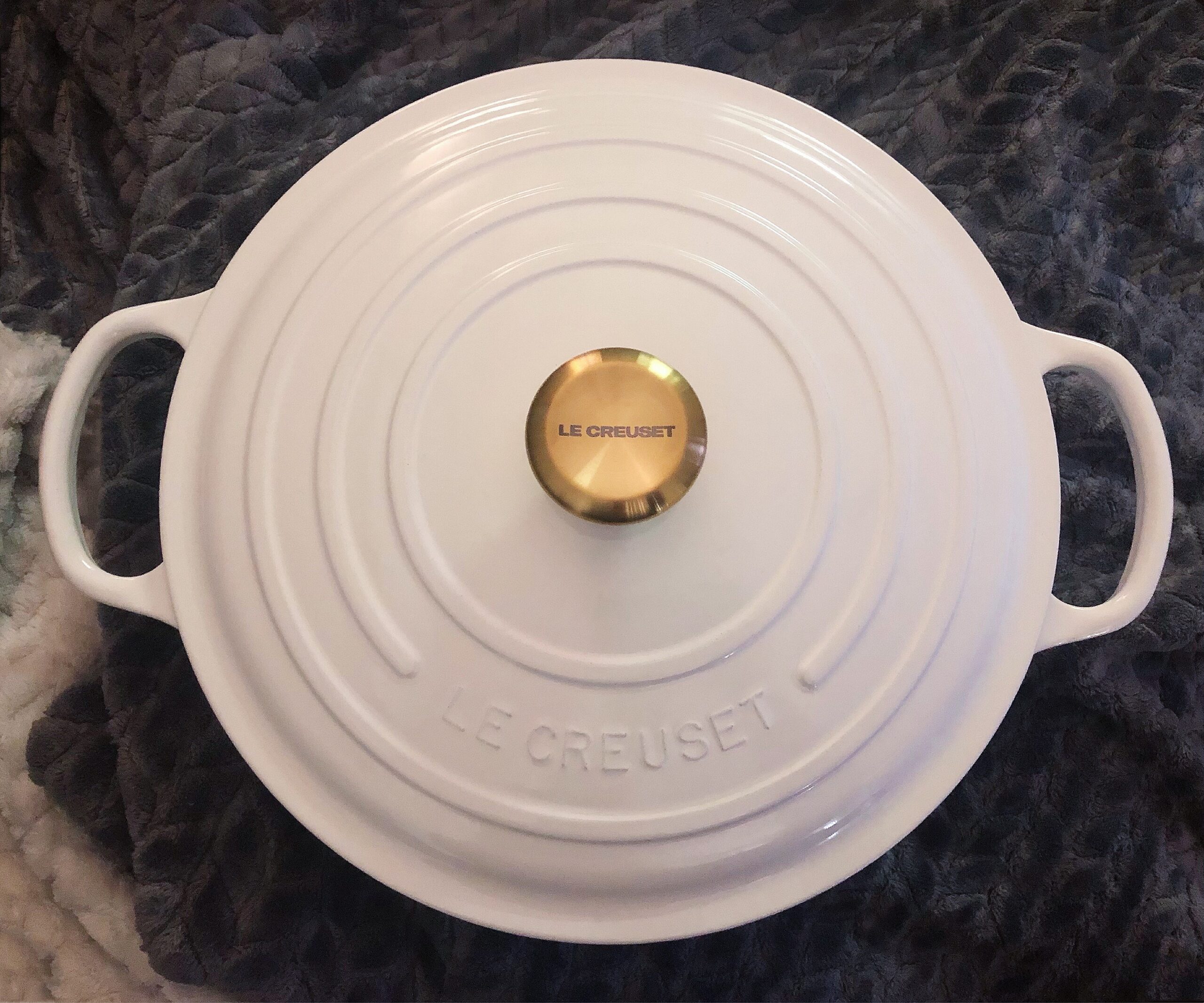 Le Creuset Enameled Cast Iron Signature Round Wide Dutch Oven, 6.75 qt., Shallot customer photo 1