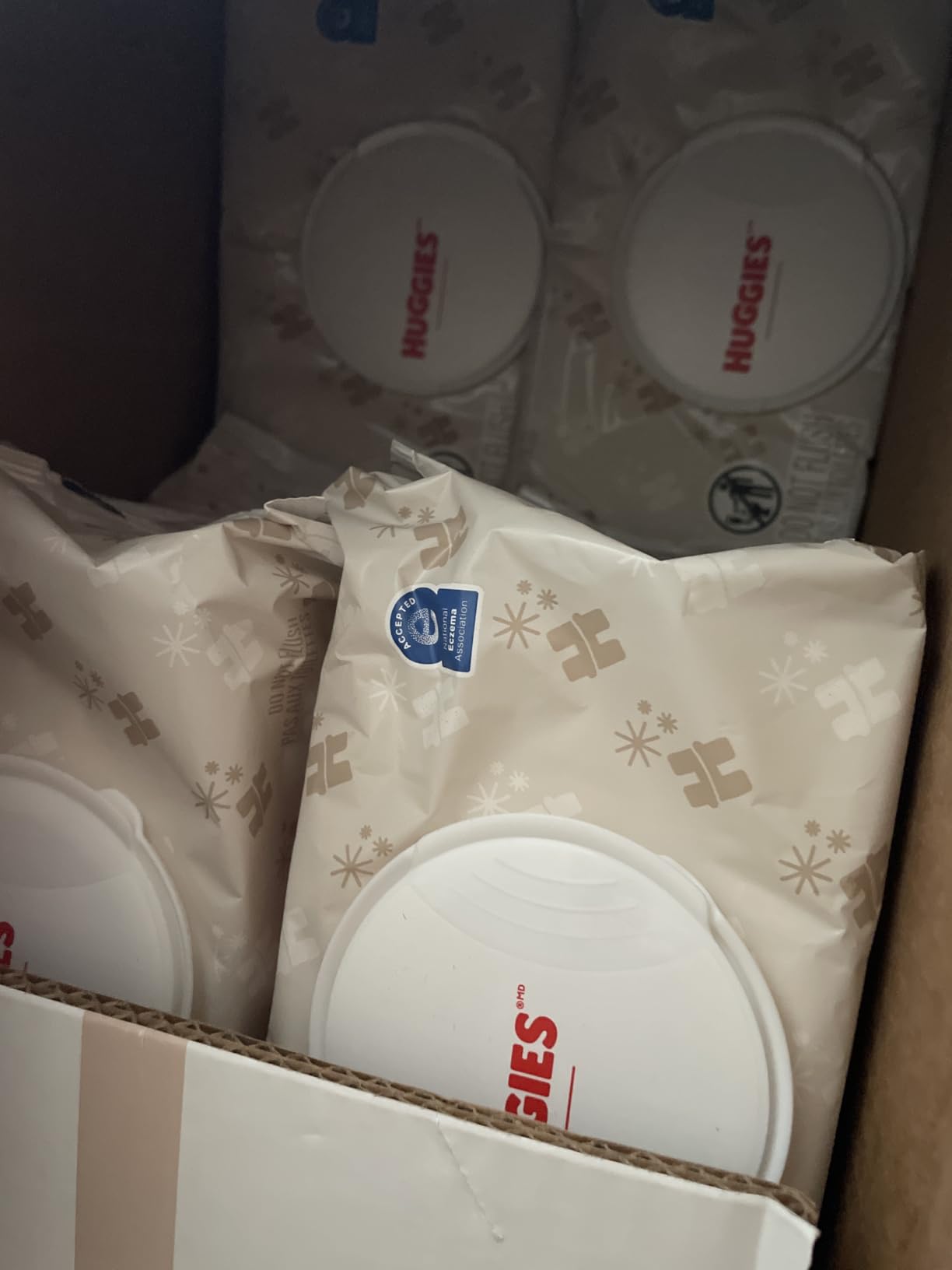 Huggies Skin Essentials Baby Wipes, Hypoallergenic, 99% Water, 10 Flip Top Packs (560 Wipes Total) customer photo 1