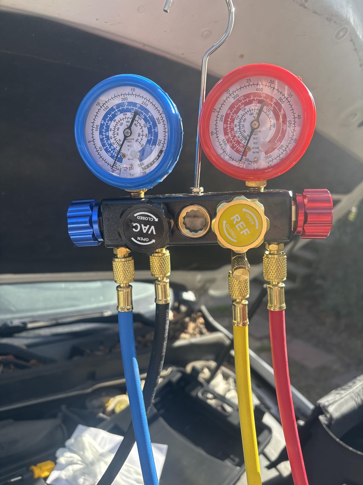 VIVOHOME 110V 1/3 HP 4.5CFM Single Stage HVAC Vacuum Pump and 4 Way AC Manifold Gauge Set Kit with Leak Detector 5ft Hoses for R134a R12 R22 R502 R410a Air Conditioning Refrigeration Recharging customer photo 1