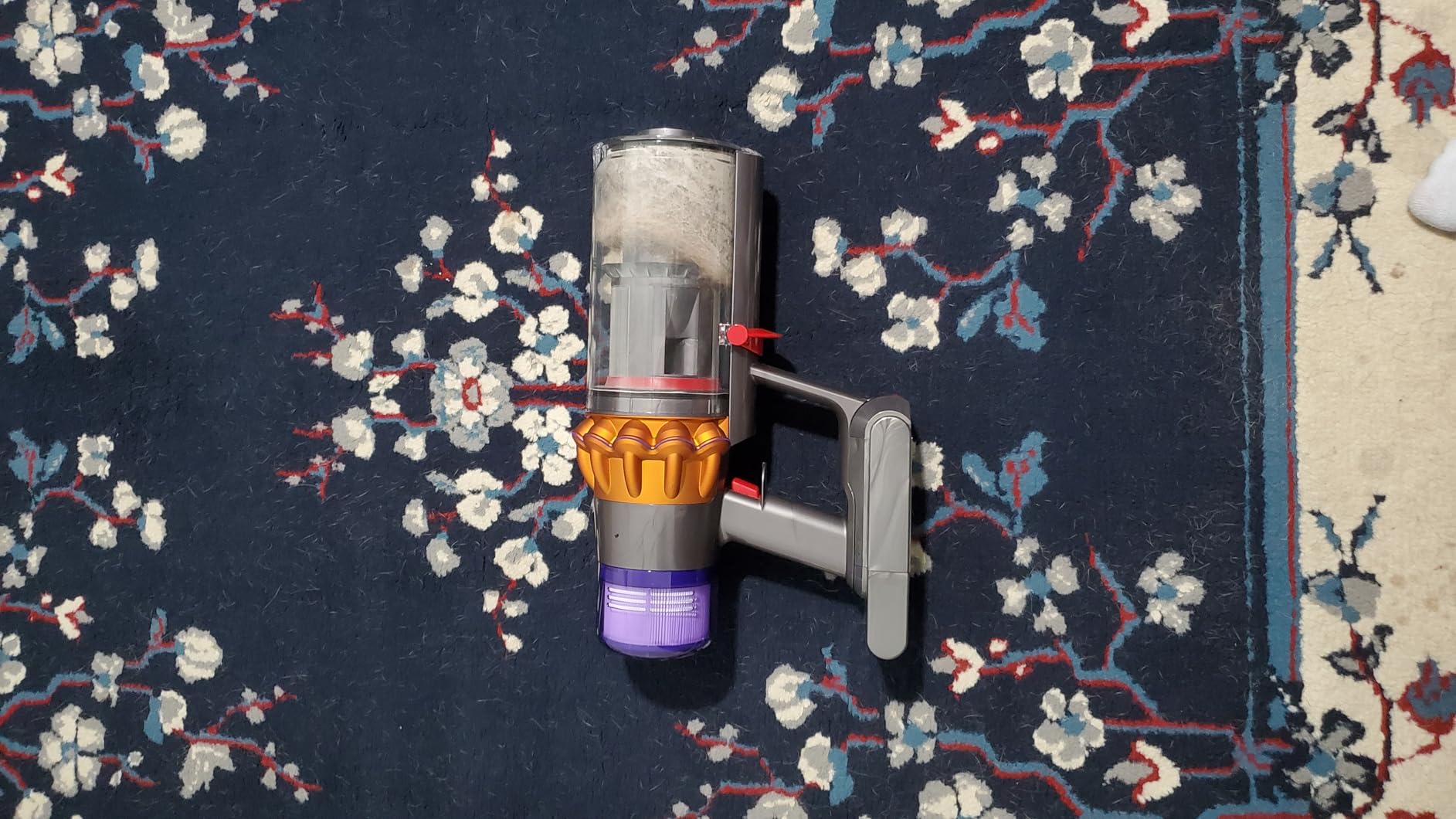 Dyson V15 Detect Plus Cordless Vacuum, 240AW, 3 Power Modes, Up to 60 Minutes, Illumination Reveals Dust, Deep Cleans Hard Floors and Carpets, Detangles pet Hair, Converts to Handheld customer photo 2
