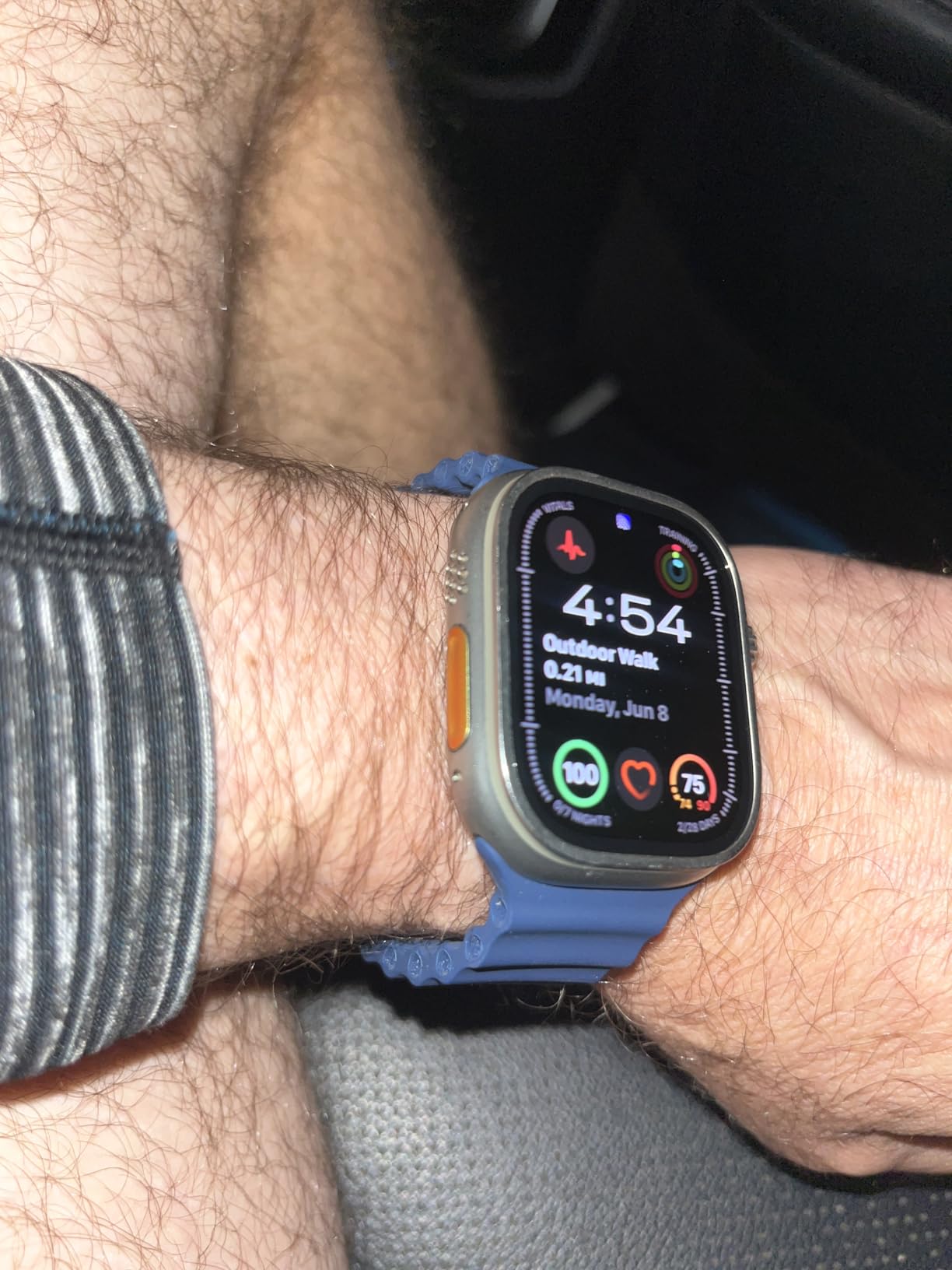 Apple Watch Ultra 2 [GPS + Cellular, 49mm] - Titanium Case with Blue Ocean Band (Renewed) customer photo 2