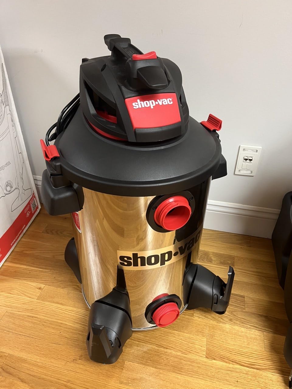 Shop-Vac 5761311 12-Gallon Wet/Dry Shop Vacuum, 6 Peak HP, 1.5 Inch Diameter x 7 Foot Hose, 20 Foot Cord, Ideal for Home, Garage, and Workshop Cleaning customer photo 1