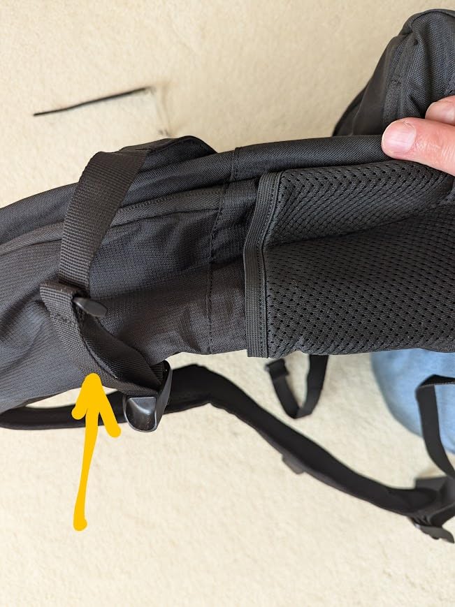 Amazon Basics Travel Laptop Backpack with Multiple Pockets and Compartments for 17 in / 43.1 cm Laptop, Water Resistant, Spacious with Padded Shoulder Straps, Black customer photo 1