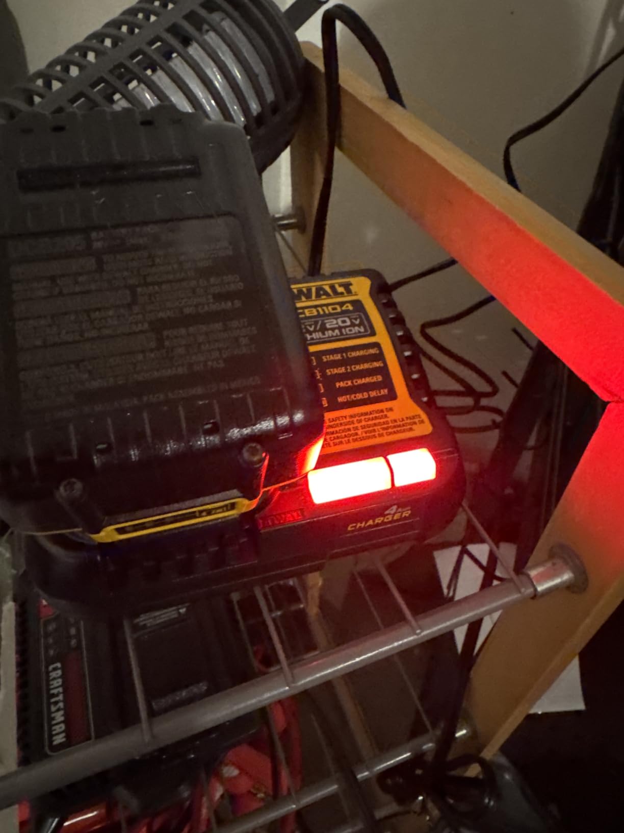 20V MAX Lithium-Ion Battery 2-Pack, 5.0 Ah (DCB205-2c) customer photo 1