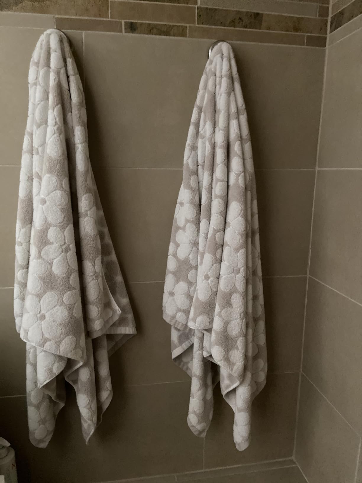 Jacquotha Soft Bath Towels 2 Pack, Super Absorbent Shower Towels 27.5x55 Inches, Cute Floral Jacquard Bathroom Set, Cotton, Light Beige customer photo 2