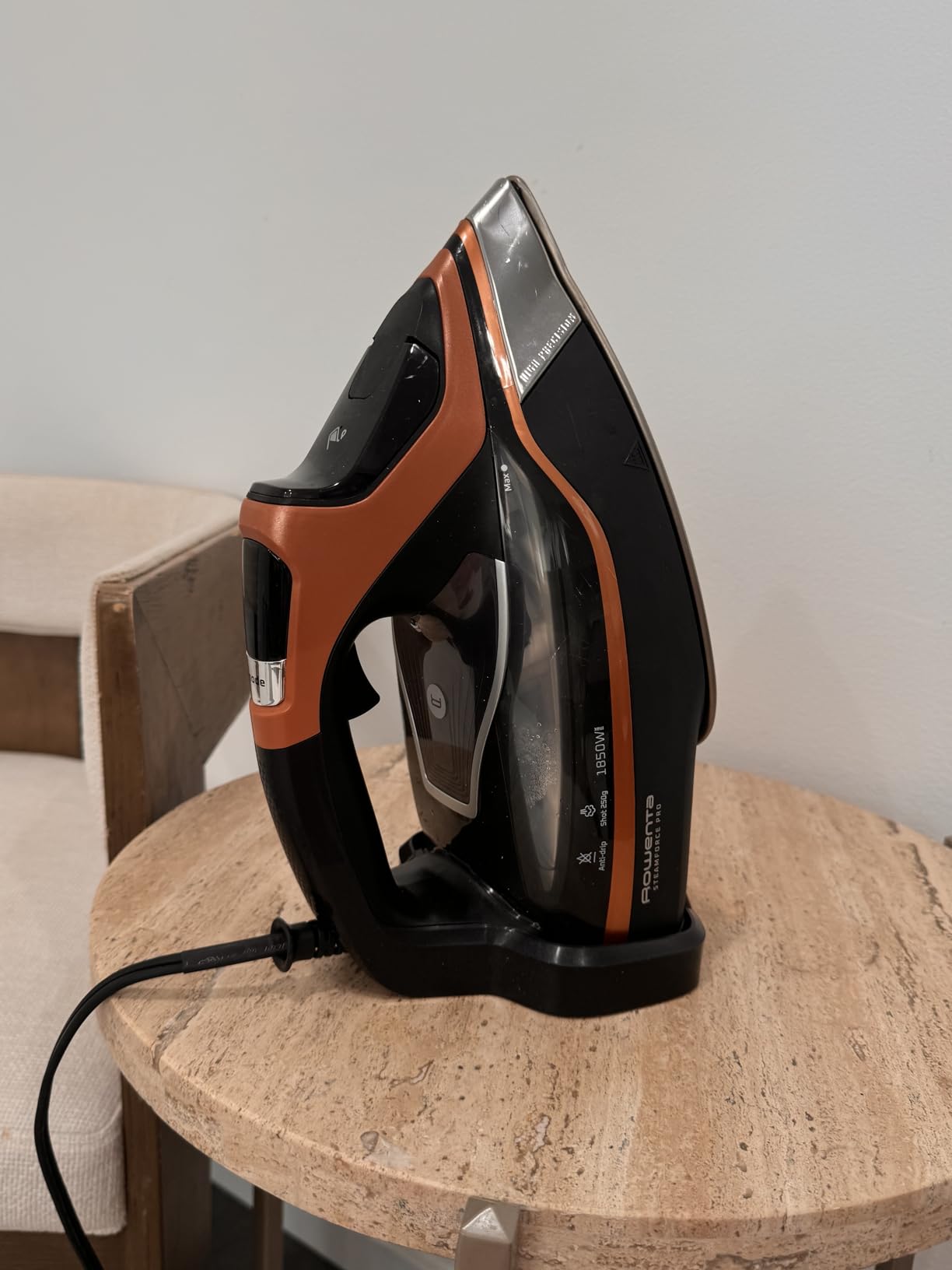 Rowenta Iron Steamer for Clothes, Master Steam Station, Professional Steam Iron for Clothes with Stainless Steel Soleplate, 57 Oz, 400 Microsteam Holes, Built-In Pump, 1750 Watts, Black/Green, VR8338 customer photo 2