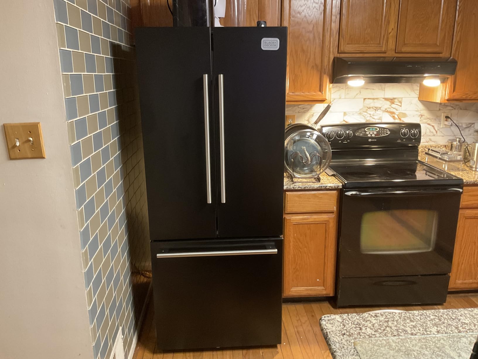 BLACK+DECKER 17 Cu. Ft. Convertible Freezer Refrigerator, Upright Freezer with Glass Shelves, ENERGY STAR rated, Frost Free, BUC1700XW, White customer photo 1