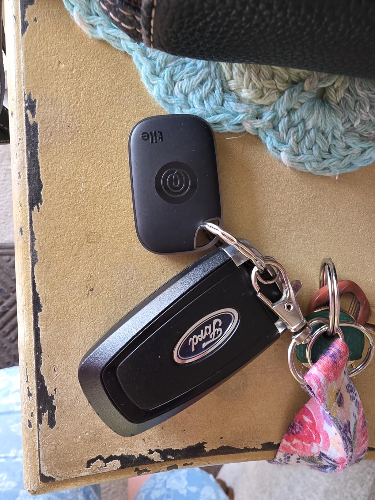 Life360 Tile Pro - Powerful Bluetooth Tracker, Key Finder and Item Locator for Keys Bags, and More. Both iOS and Android Compatible. Phone Finder. 4-Pack (Black/White) customer photo 1