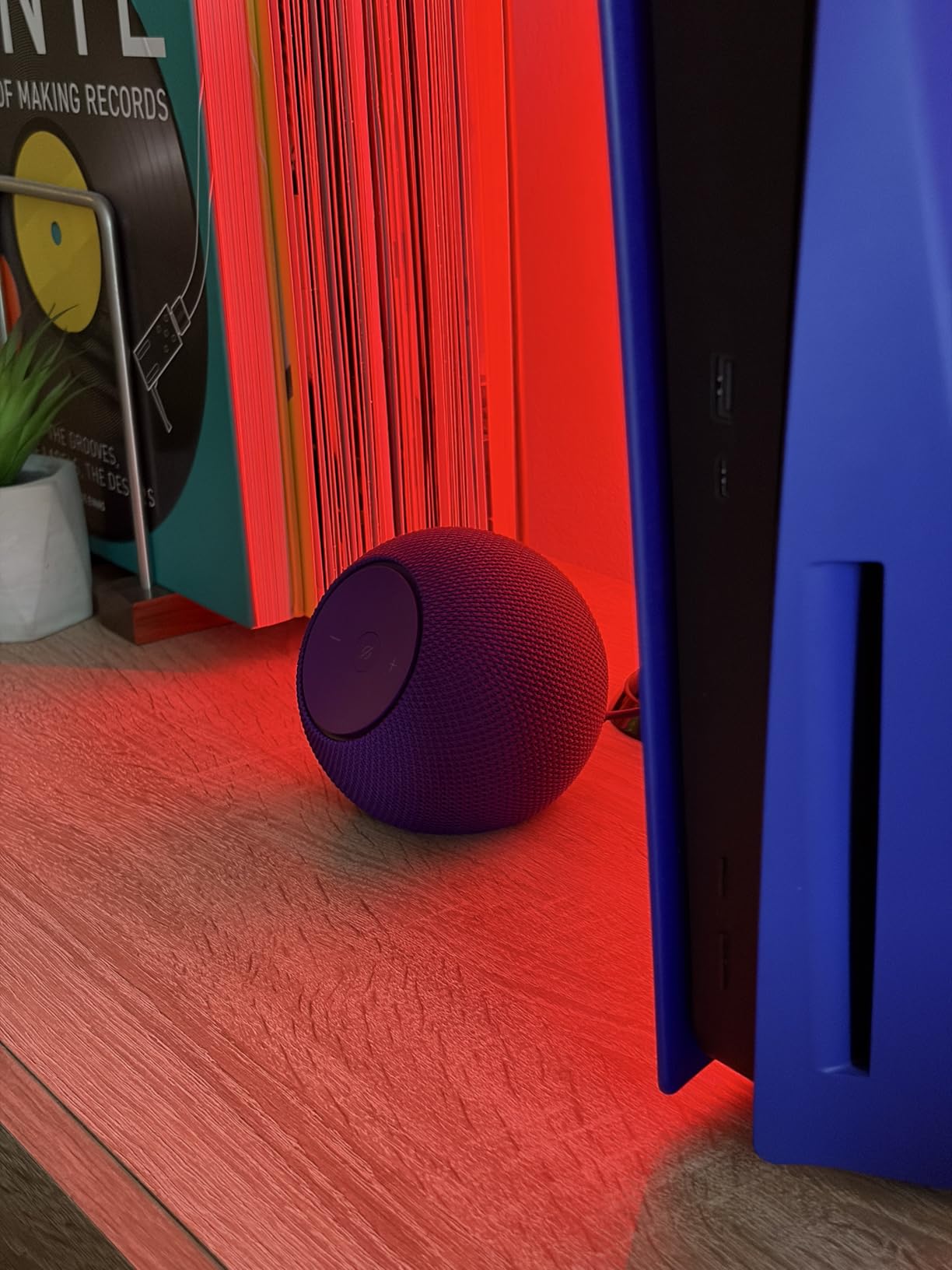 Echo Dot Max (newest model), Alexa speaker with room-filling sound and nearly 3x bass, Great for living rooms and medium-sized spaces, Designed for Alexa+, Graphite customer photo 2