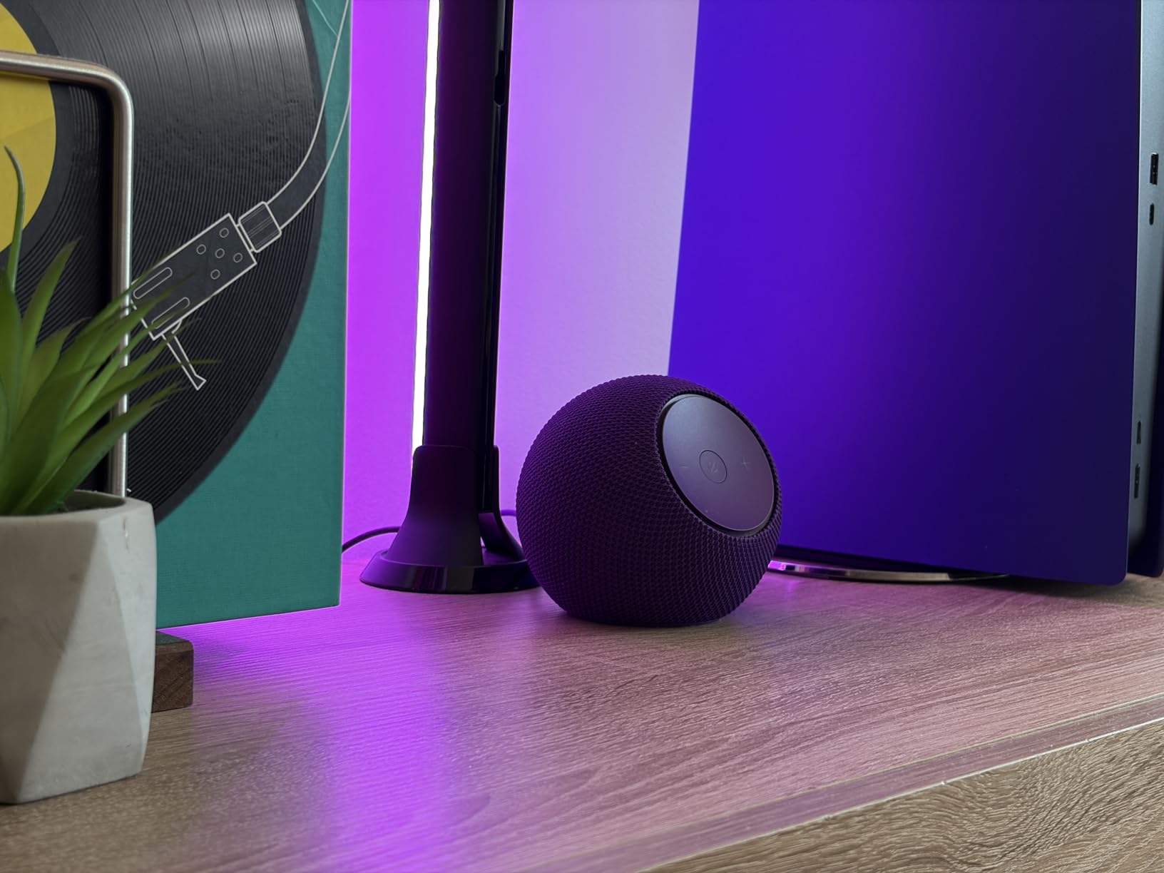Amazon Echo Dot Max (newest model), Alexa speaker with room-filling sound and nearly 3x bass, Great for living rooms and medium-sized spaces, Designed for Alexa+, Glacier White customer photo 1