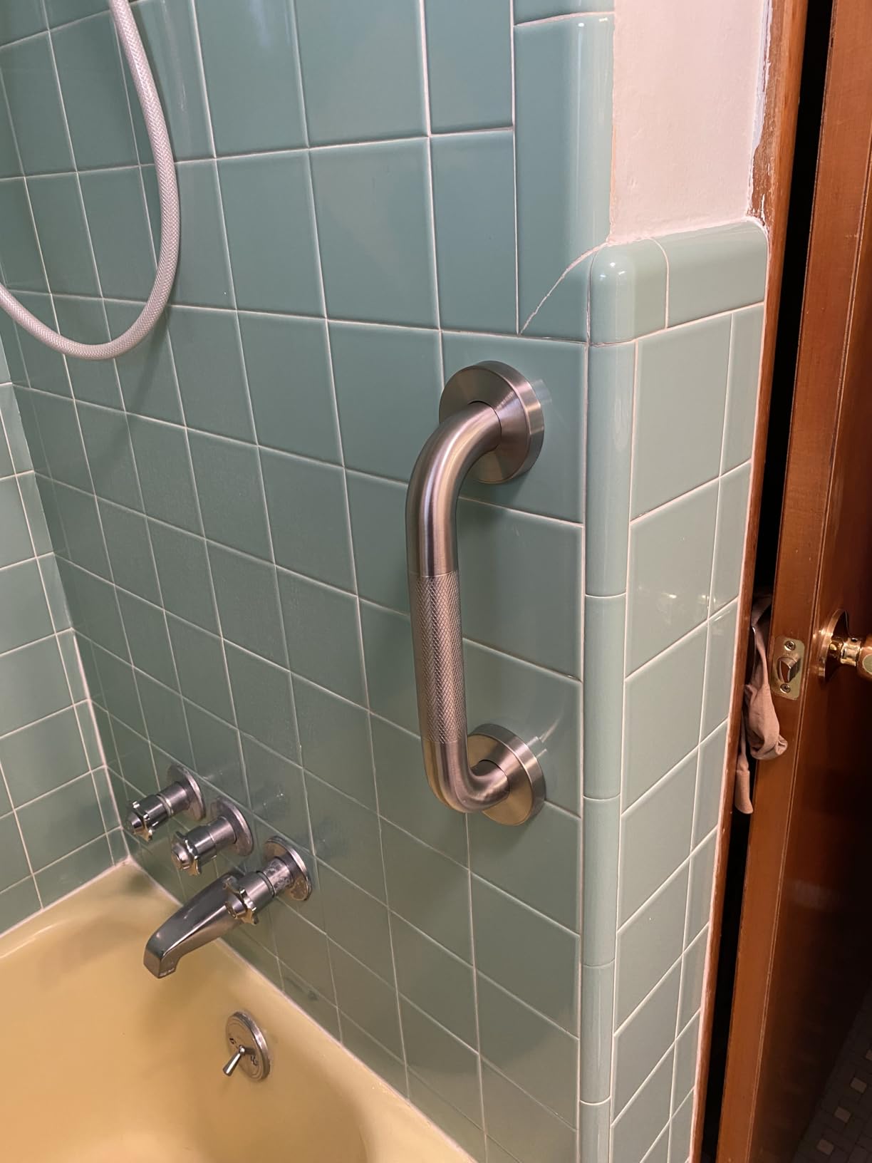 12 Inch Shower Grab Bar for Seniors, 1.25'' Diameter 304 Stainless Steel Heavy Duty Anti-Slip Bathroom Safety Handicap Grab Bar for Shower, Bathtub & Toilet Support, Wall Mounted, Supports 500lbs customer photo 2