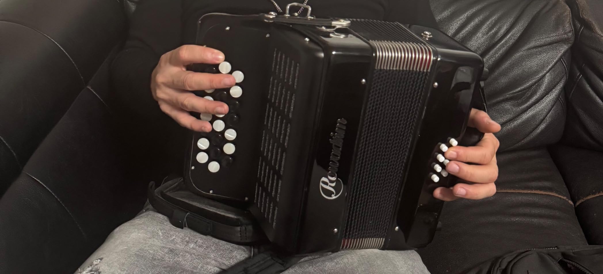 22 Keys 8 Bass Student Piano Accordion for Beginners and Students (Red) customer photo 1