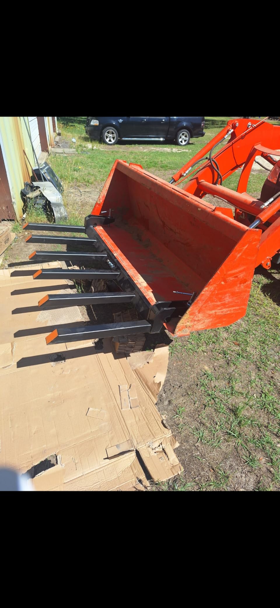GarveeLife 48 in Bucket Clamp on Debris Forks,2500 LBS Heavy Duty Pallet Forks,Clamp on Pallet Forks with 5 Tines,for Tractor Accessories,Loader Bucket,Skid Steer customer photo 1