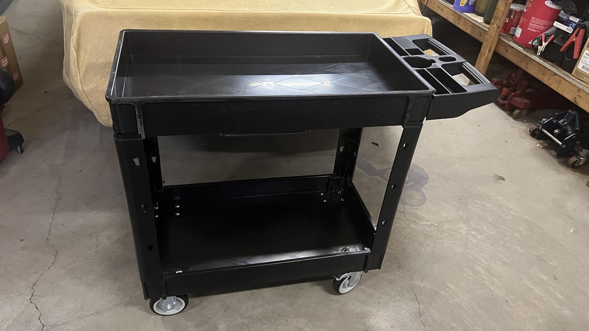 VEVOR Utility Service Cart, 2 Shelf 550LBS Heavy Duty Plastic Rolling Utility Cart, Medium Lipped Shelf, 360 Degree Swivel Wheels, Ergonomic Storage Handle for Warehouse Garage, Black customer photo 2