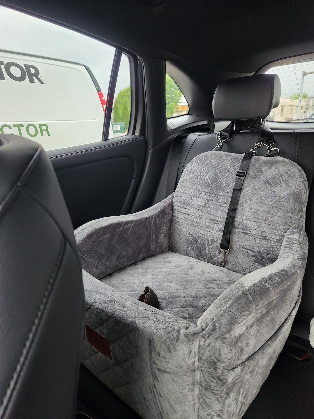 Lealchum Dog Booster Car Seat for Small/Medium Dogs Up to 35lbs, Soft 6in Elevated Cushion, Fits in Front/Back Seat, Fully Detachable and Washable, 2 Storage Pockets & 3 Straps, Easy to Install (Black/Brown, Medium) customer photo 1