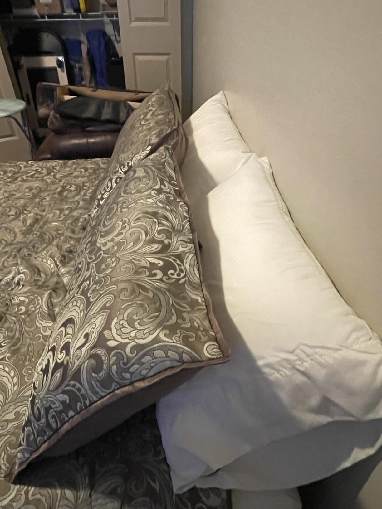 CozyLux Pillows Queen Size Set of 2, Soft and Supportive 3D Down Alternative Bed Pillow for Sleeping 2 Pack White, Luxury Hotel Quality Gusseted Bedding Pillow for Back, Stomach or Side Sleepers 18x28 customer photo 2