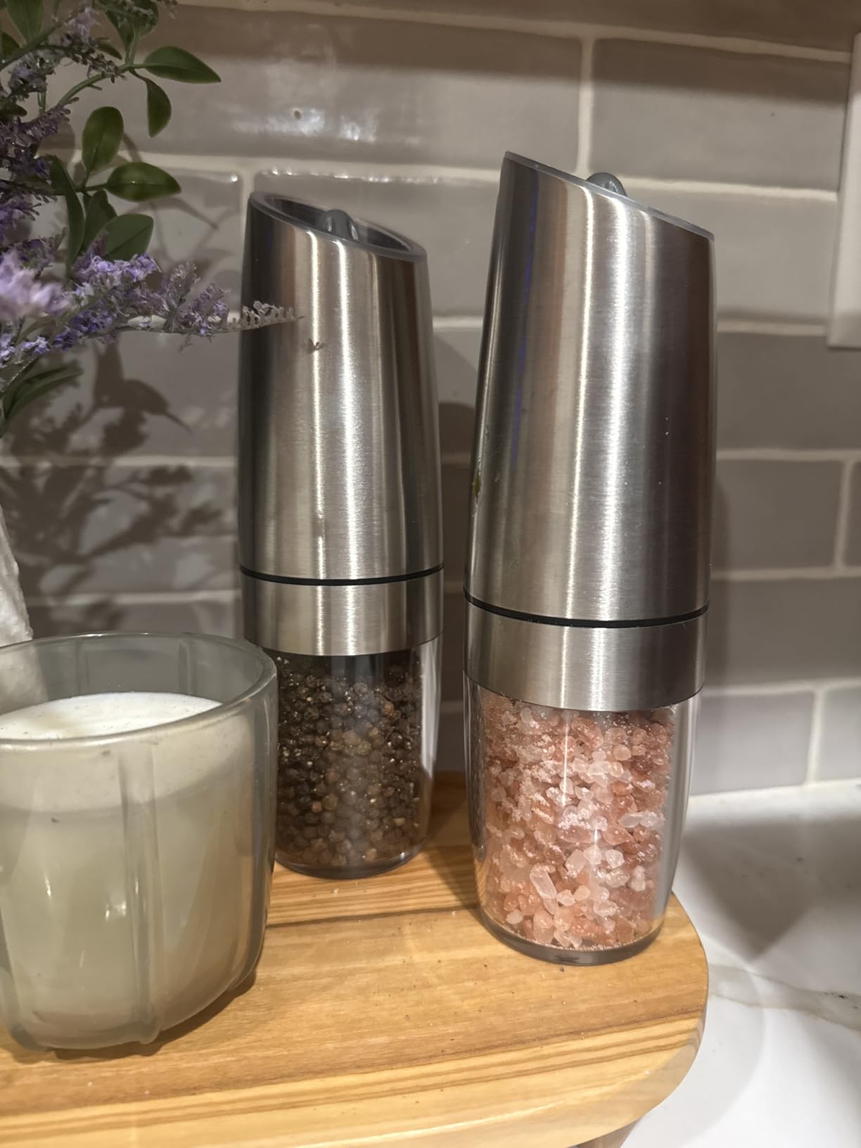 CIRCLE JOY Gravity Electric Salt and Pepper Grinder Set Automatic Salt and Pepper Grinder Set with LED Light, Battery Operated, Adjustable Coarseness, Large Capacity, for Home Kitchen BBQ, Black customer photo 1