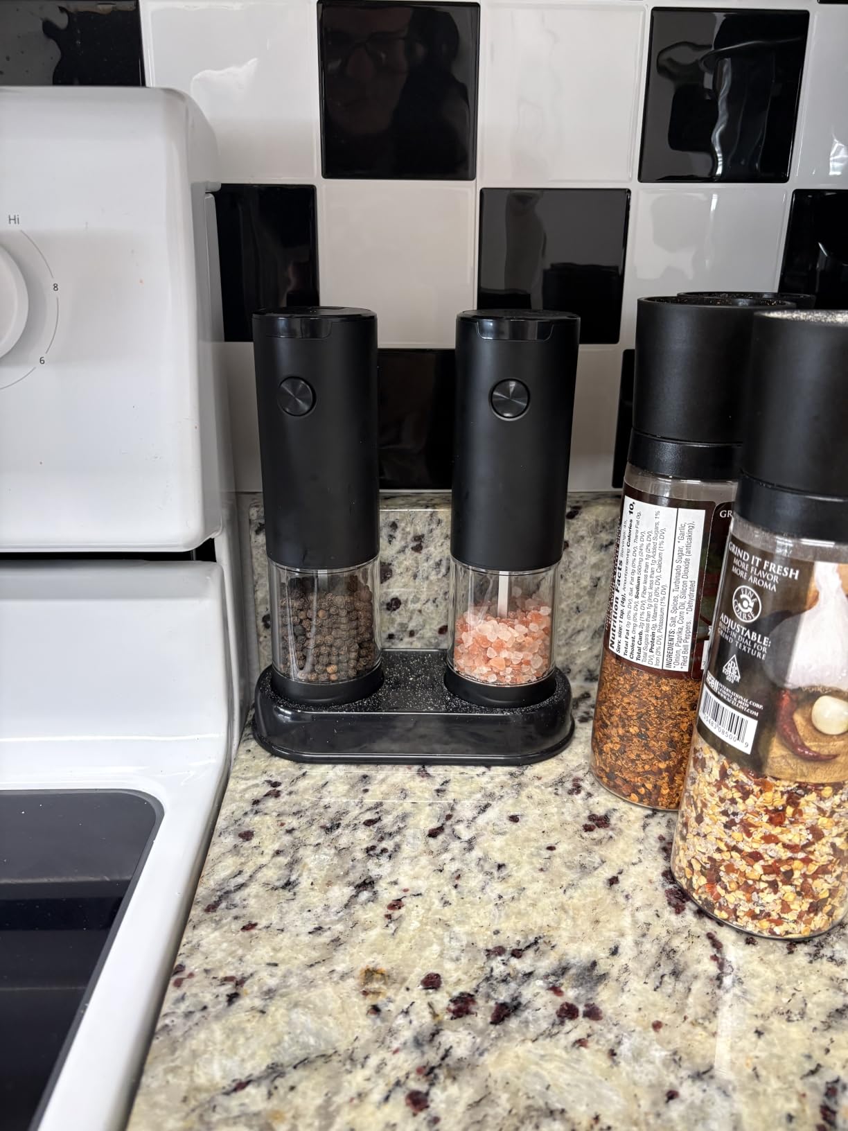 Electric Salt and Pepper Grinder Set Automatic Battery Pepper Mill Shakers Adjustable Coarseness Upgraded Larger Capacity with LED customer photo 1