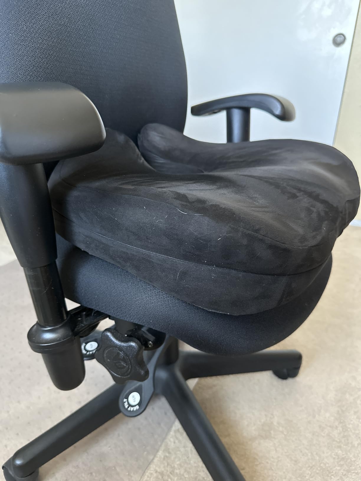 ZZ-WELL Seat Cushion for Office Chairs, Black, 21.2 Inches | Coccyx Cushion for Tailbone Pain, Memory Foam, Extra Large Thick, Patented Pressure Relief, Computer Gaming Chair customer photo 1