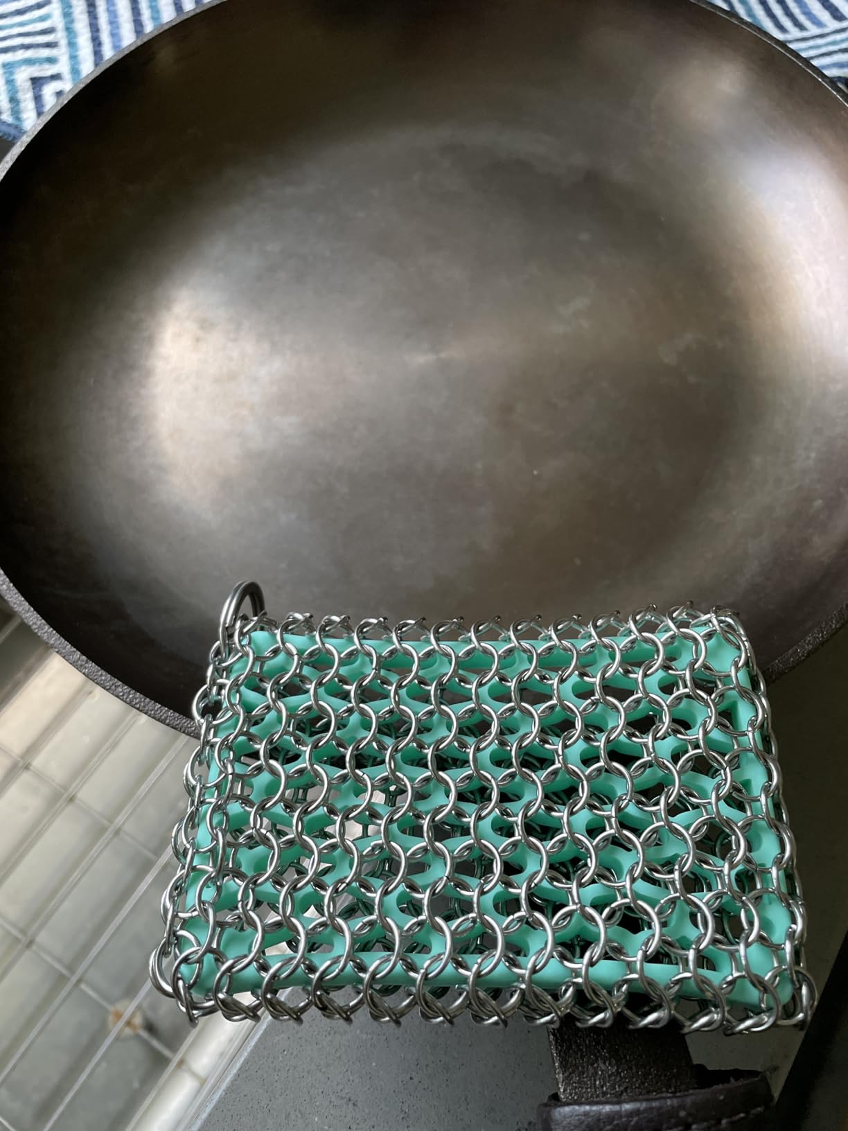 HAUSHOF Cast Iron Scrubber, Chainmail Scrubber with Silicone Core, Premium Cast Iron Cleaner for Skillet, Pan, Dutch Oven customer photo 1