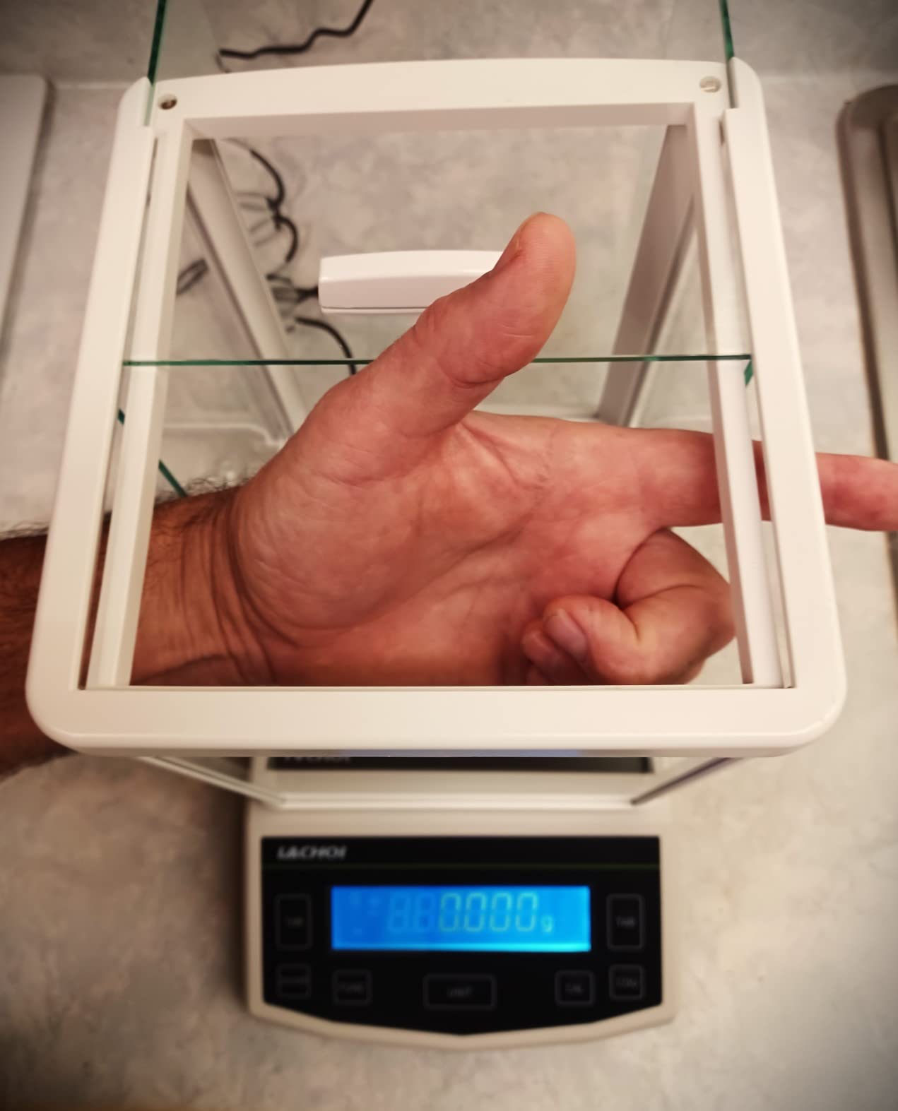 Lab Analytical Balance 500gx0.001g Accuracy Digital Lab Scale Laboratory Analytical Balance with Windshield Jewelry Scale RS232 Interface (0.001g*500g) customer photo 1