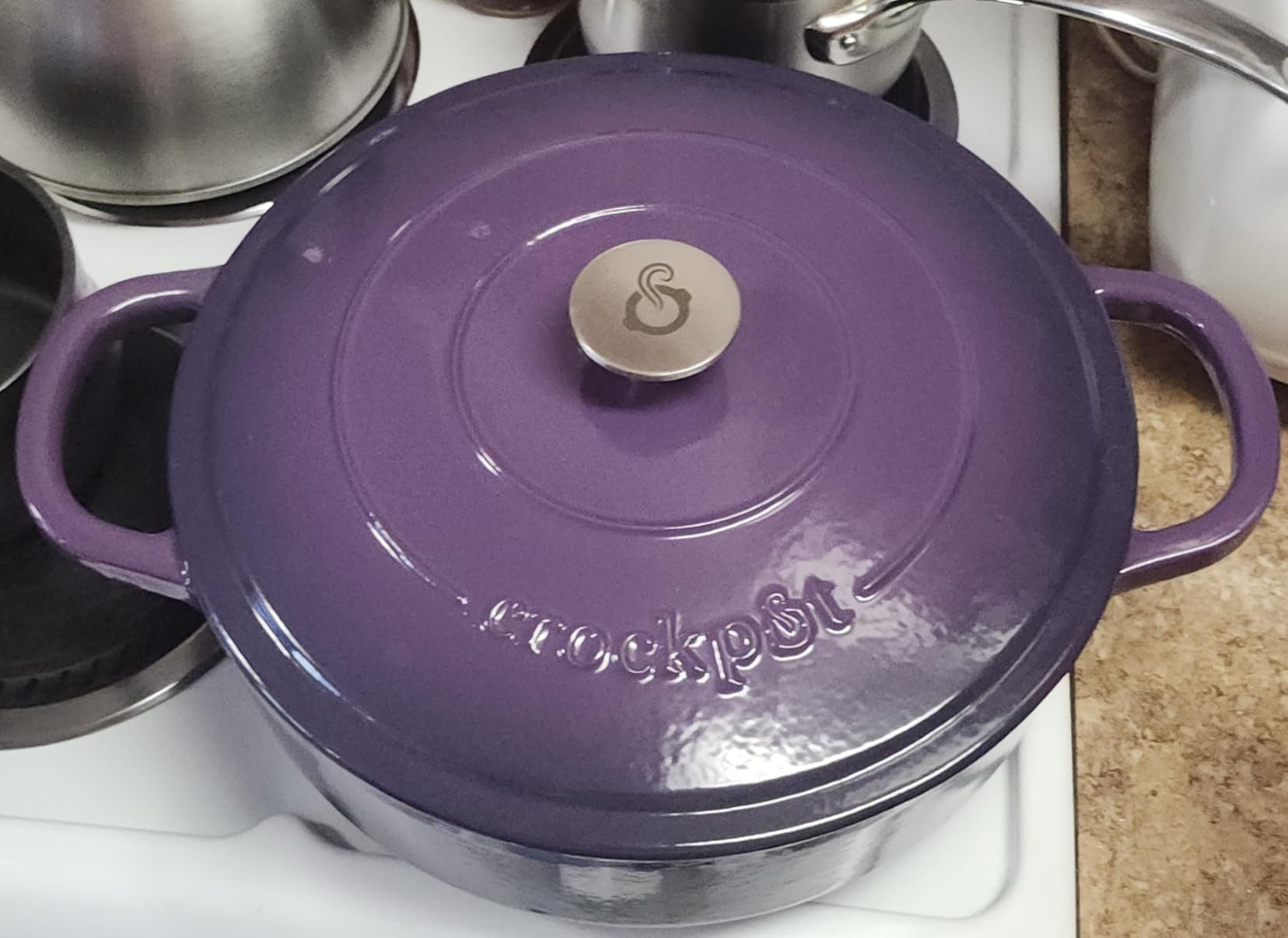Crock Pot Artisan 5-Quart Enameled Cast Iron Braiser Pan With Oven Safe Borosilicate Glass Lid, Everyday Covered Skillet for Searing, Roasting, and Baking, Red customer photo 1