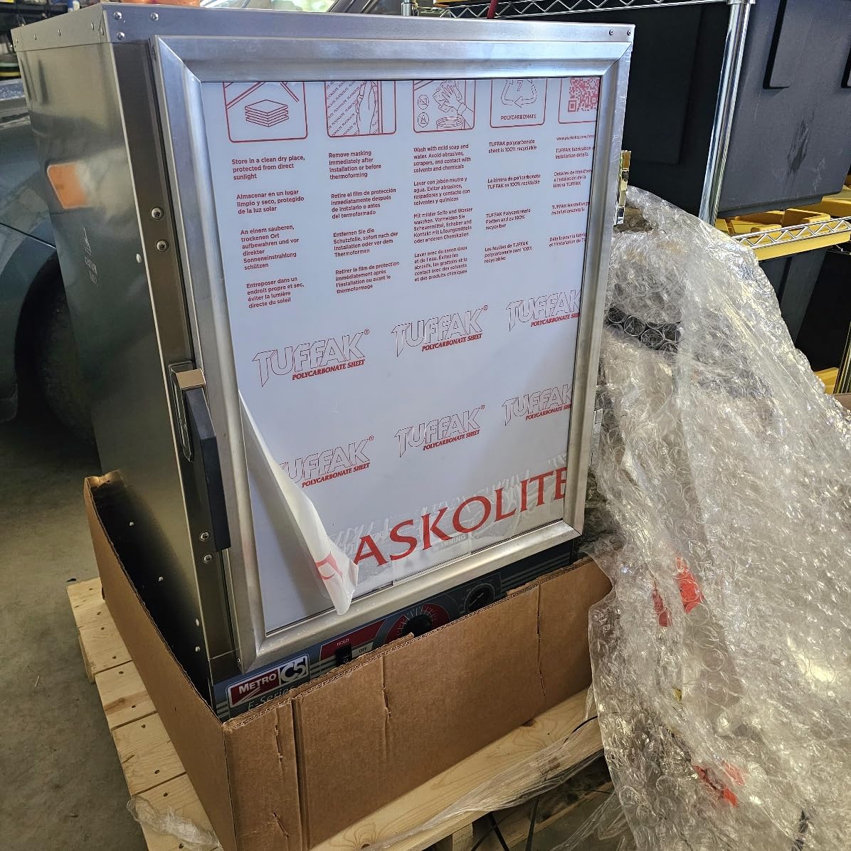 METRO C5E5-CFC-U C5 E-Series Premium Holding and Proofing Cabinet, Half Height, Full Length Clear Door, Universal Wire Slides, 120V, 60Hz, 2000W customer photo 2