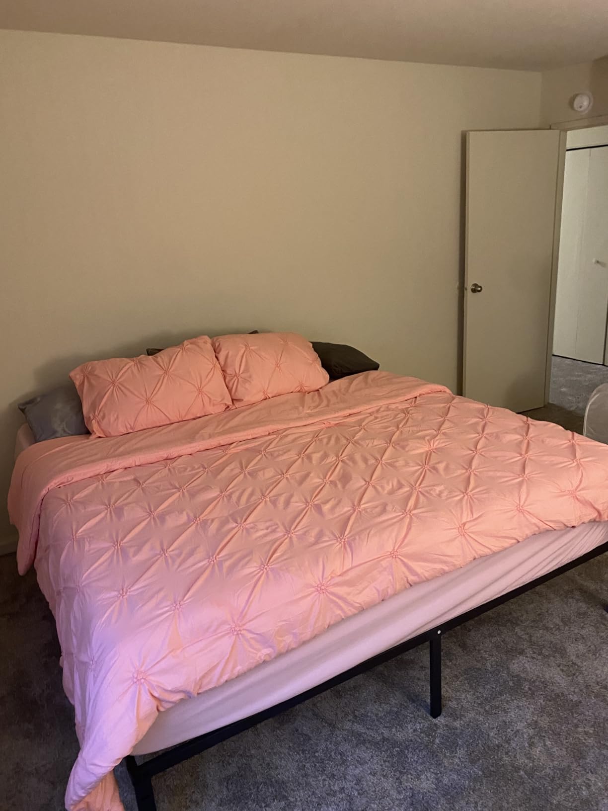Novilla 12 Inch Queen Mattress in a Box, Gel Memory Foam for Cooling Night Sleep, Comfort & Pressure Relief, CertiPUR-US Certified customer photo 2