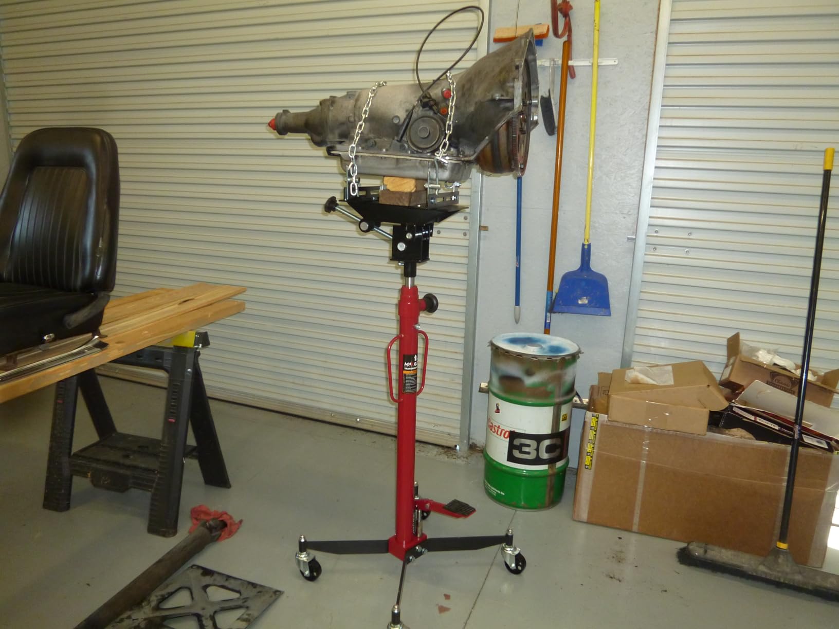 0.75 Ton (1660 lbs) Hydraulic Telescoping Transmission Jack with 360° Swivel Wheels, Foldable Foot Pedal, Adjustable Garage/Shop Lift Hoist for Auto Repair & Vehicle Maintenance customer photo 1