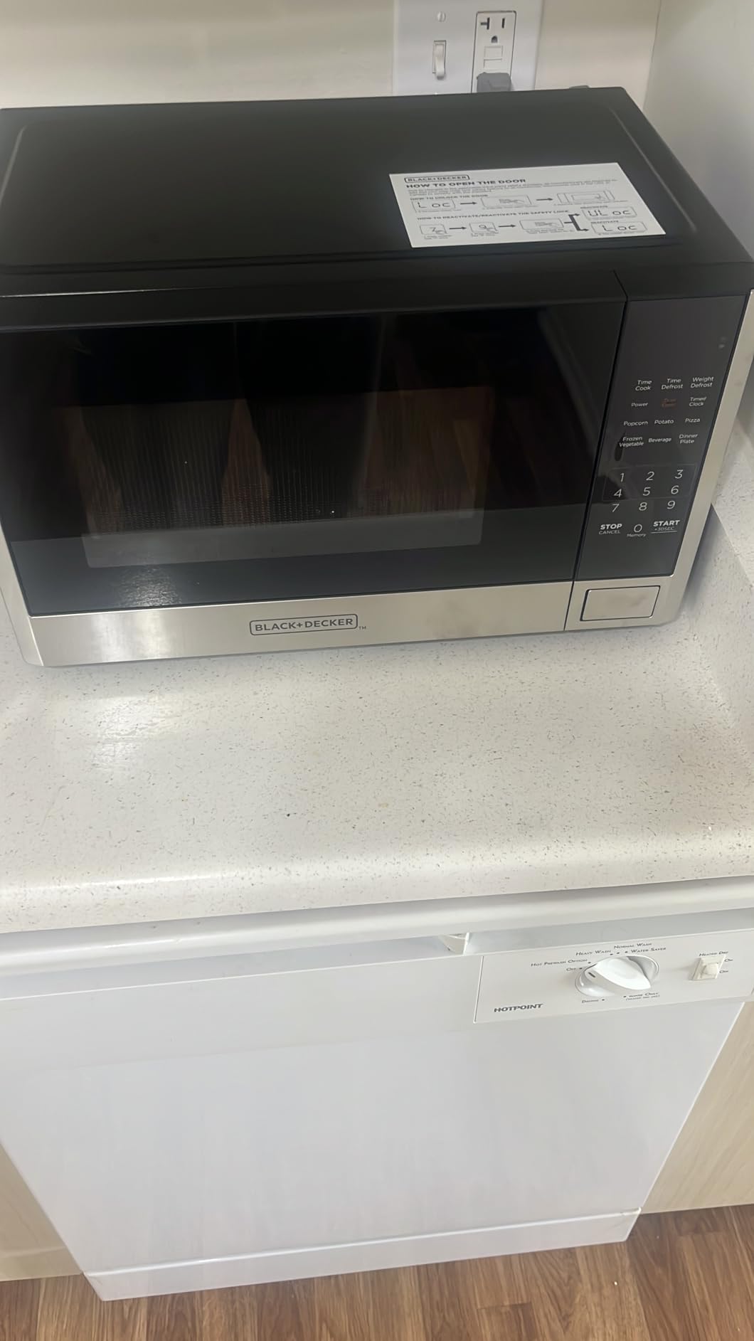 BLACK+DECKER Over the Range Microwave Oven with Vent and One-Touch Auto Cooking, 1.7 cu. ft. OTR Over Stove Microwave, Stainless Steel, 1000 Watts, EM044K6CE-SS customer photo 1