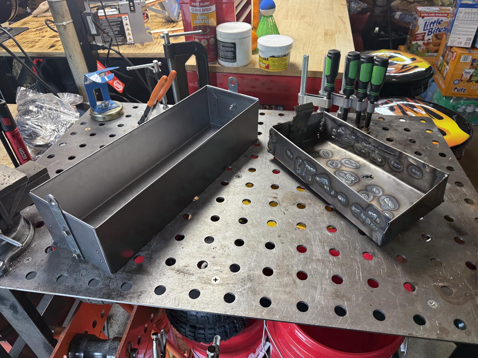 VEVOR Box and Pan Brake, 24in, Portable Metal Bender with 0-135 Degrees Bending Angle, Capable of Handling 20 Gauge Low Carbon Steel & 14 Gauge Aluminum, with 5 Adjustable Fingers for Sheet Metal Bending customer photo 1