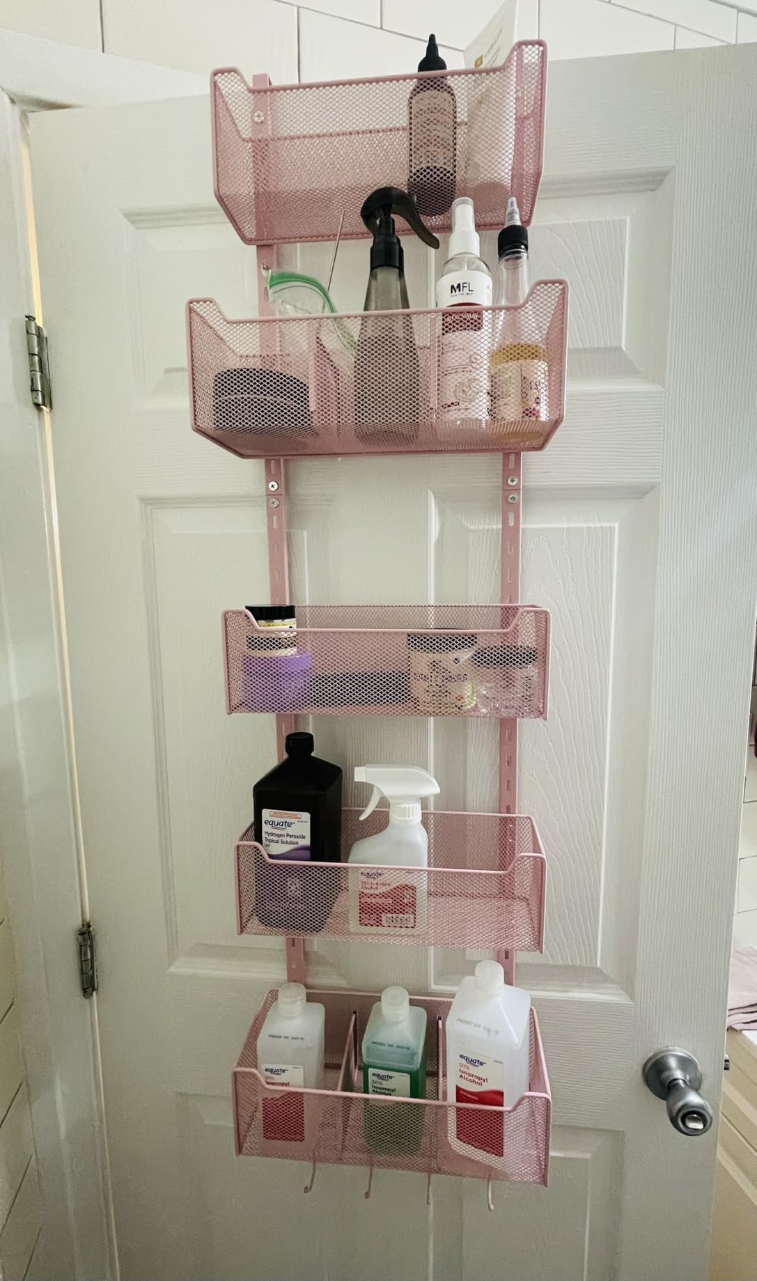 VyGrow Over The Door Organizer, Metal Door Organizer Hanging with 5 Adjustable Baskets and Coat Hook, Behind The Door Storage for Bedroom Closet Bathroom Pantry Cabinet Kitchen, White customer photo 1