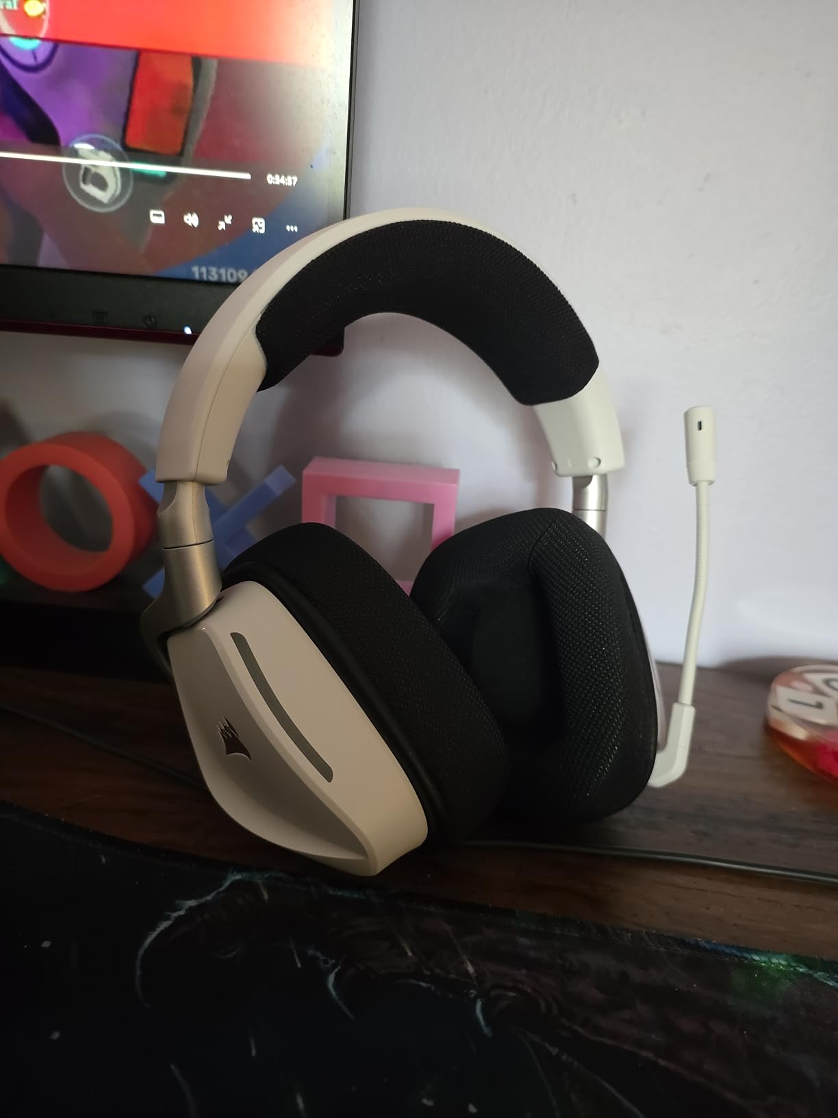 Corsair Void v2 Wireless Gaming Headset with Bluetooth for PC, PS5, PS4, Switch, Mobile - Dolby Atmos, 70 Hr Battery, Dual Wireless, Lightweight, Fast Charging - Carbon customer photo 2