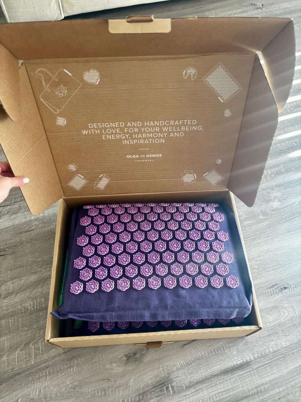 Acupressure Large Mat and Pillow Set, Premium Acupressure Therapy for Pain Relief and Relaxation, Handcrafted in Europe with Sustainable and Natural Materials (Obsidian) customer photo 1