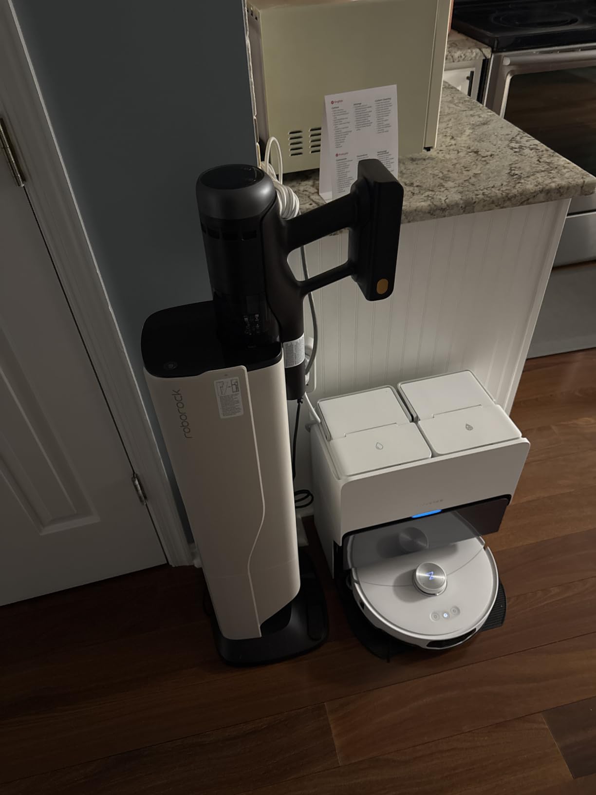 Roborock H60 Hub Ultra Cordless Vacuum Cleaner with Auto-Empty Dock, 210AW Suction, 90-Min Runtime, Anti-Tangle Brush customer photo 2