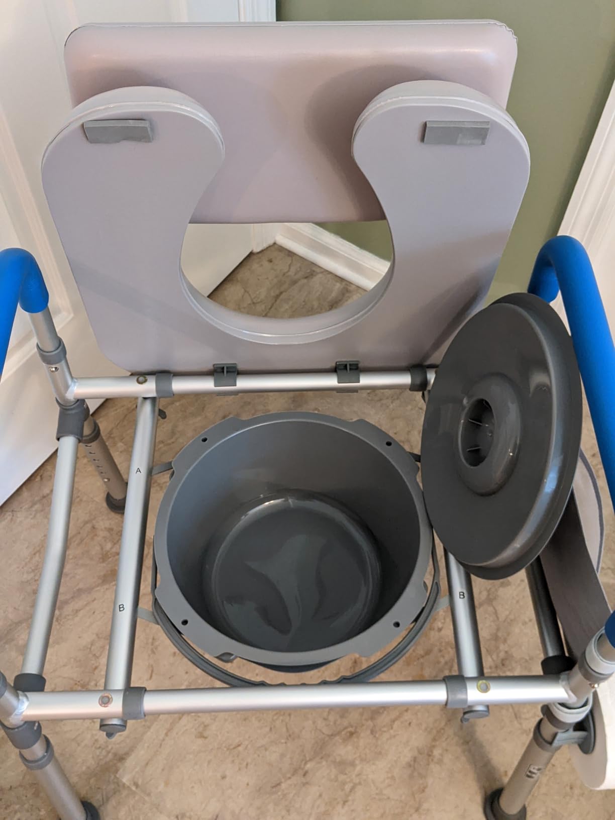 HOMLAND Bedside Commode with Padded Seat and Backrest, Aluminum Commode Toilet with Bucket, Easy Cleaning Portable Toilet for Adults and Seniors, 350 lb Capacity Enhanced Crossbar customer photo 2
