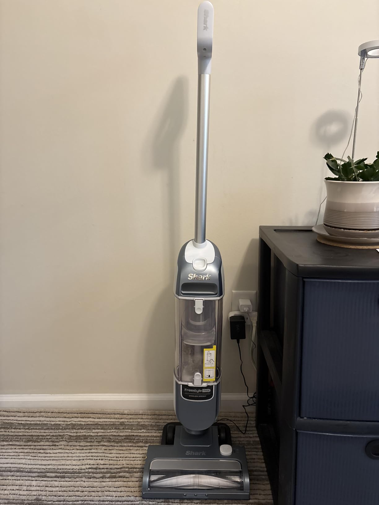 Shark Freestyle Max Cordless Upright Vacuum SV2002, Multi-Surface Cleaning, 2-Speed Brushroll, LED Headlights customer photo 1