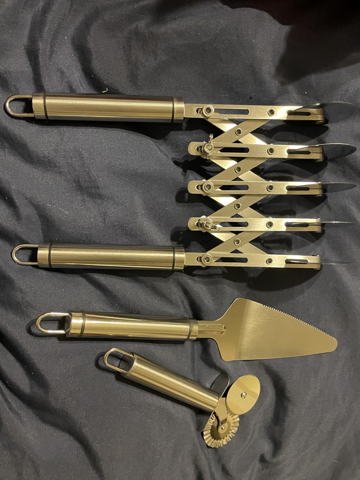 5 Wheel Pastry Cutter, Expandable Stainless Steel Dough Cutter Wheel with Handle, Baking Roller Cookie Dough Divider, Multi-Round Pastry Knife, Pizza Cutter Roller and Pie Server customer photo 1