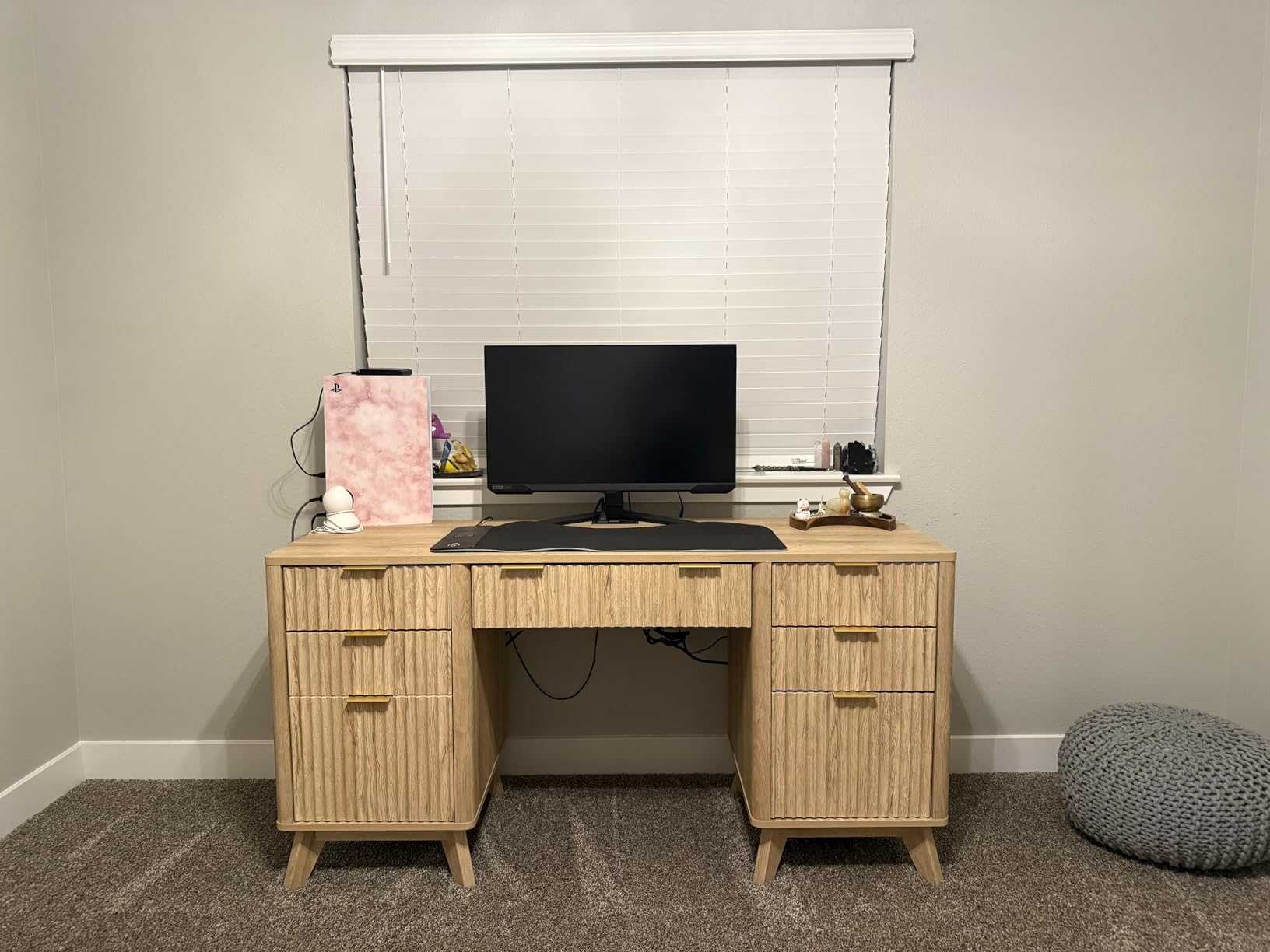 T4TREAM Fluted Executive Desk with Drawers, 60