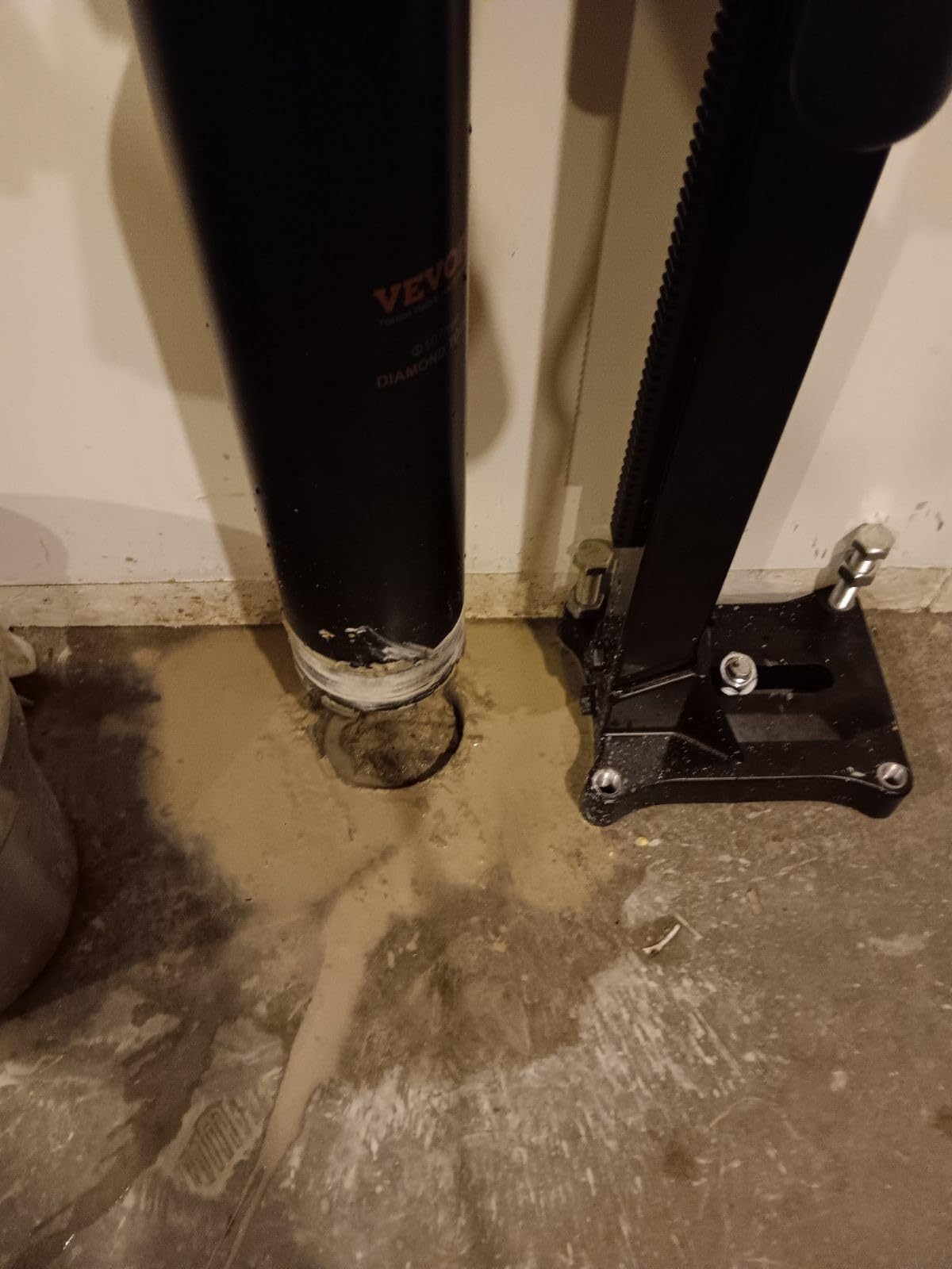 VEVOR Diamond Core Drilling Machine, 0.8-8 in Drilling Diameter, Stand-Mount Dry and Wet Concrete Core Drill Rig with 8 Drill Bits, 800 RPM Speed, UNC1 1/4-7 Thread, 3000W customer photo 1