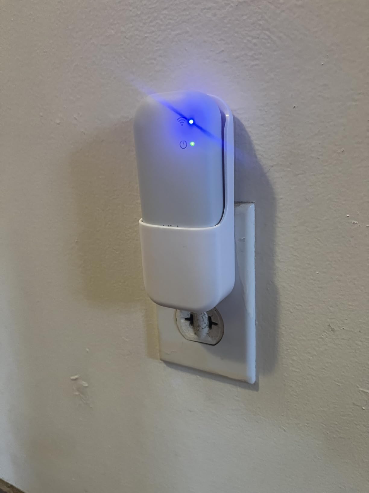 Outlet Wall Mount for Blink Sync Module Core, 2-in-1 Charging Station(Mount & Charger) - Space-Saving Bracket for Blink Security Camera, Easy Installation & Flexible Placement customer photo 1